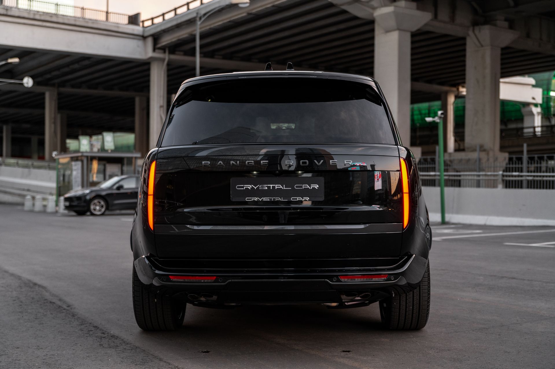 Черный премиальный Land Rover Range Rover Autobiography в Crystal Car под заказ