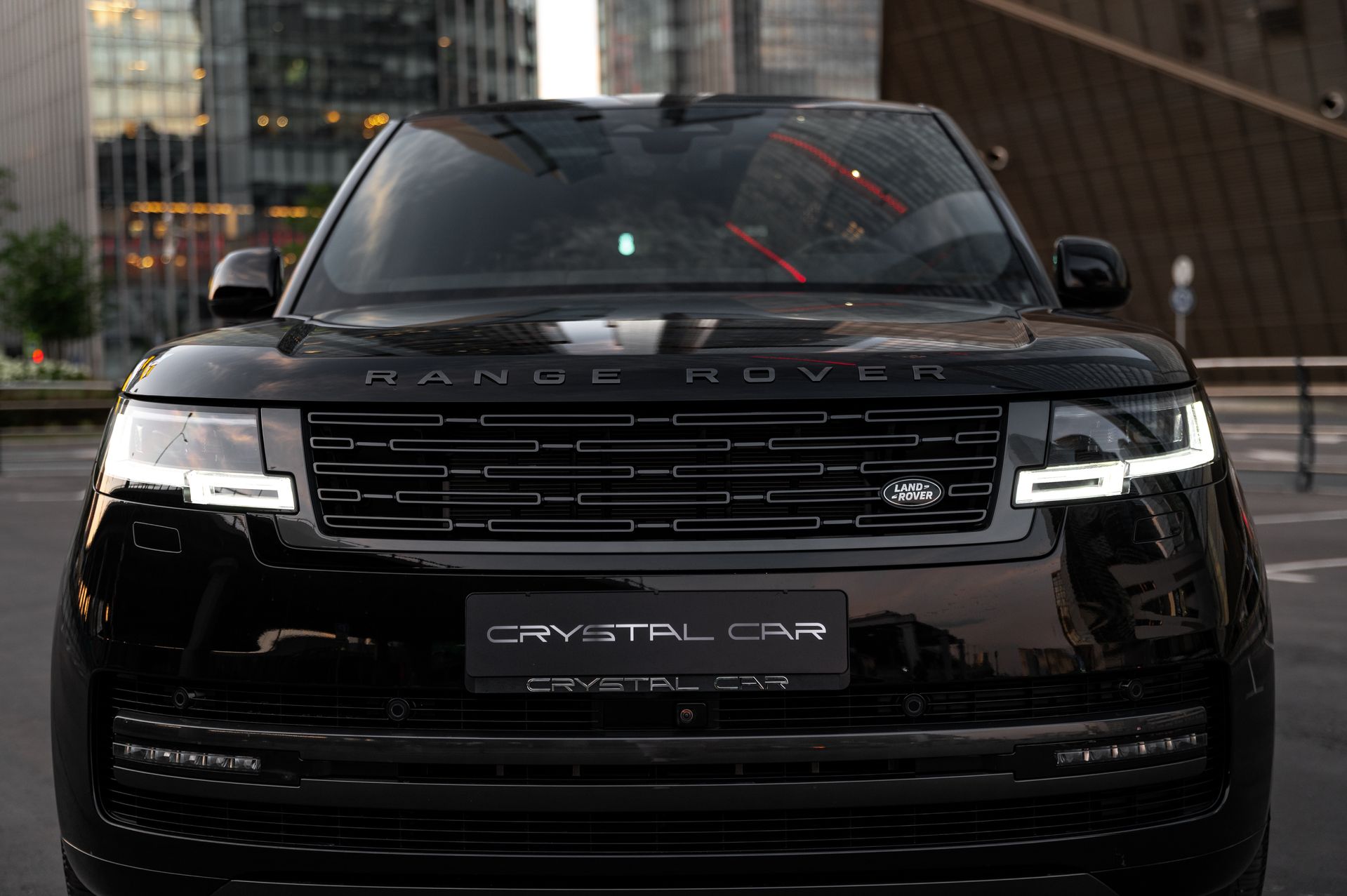 Черный премиальный Land Rover Range Rover Autobiography в Crystal Car под заказ