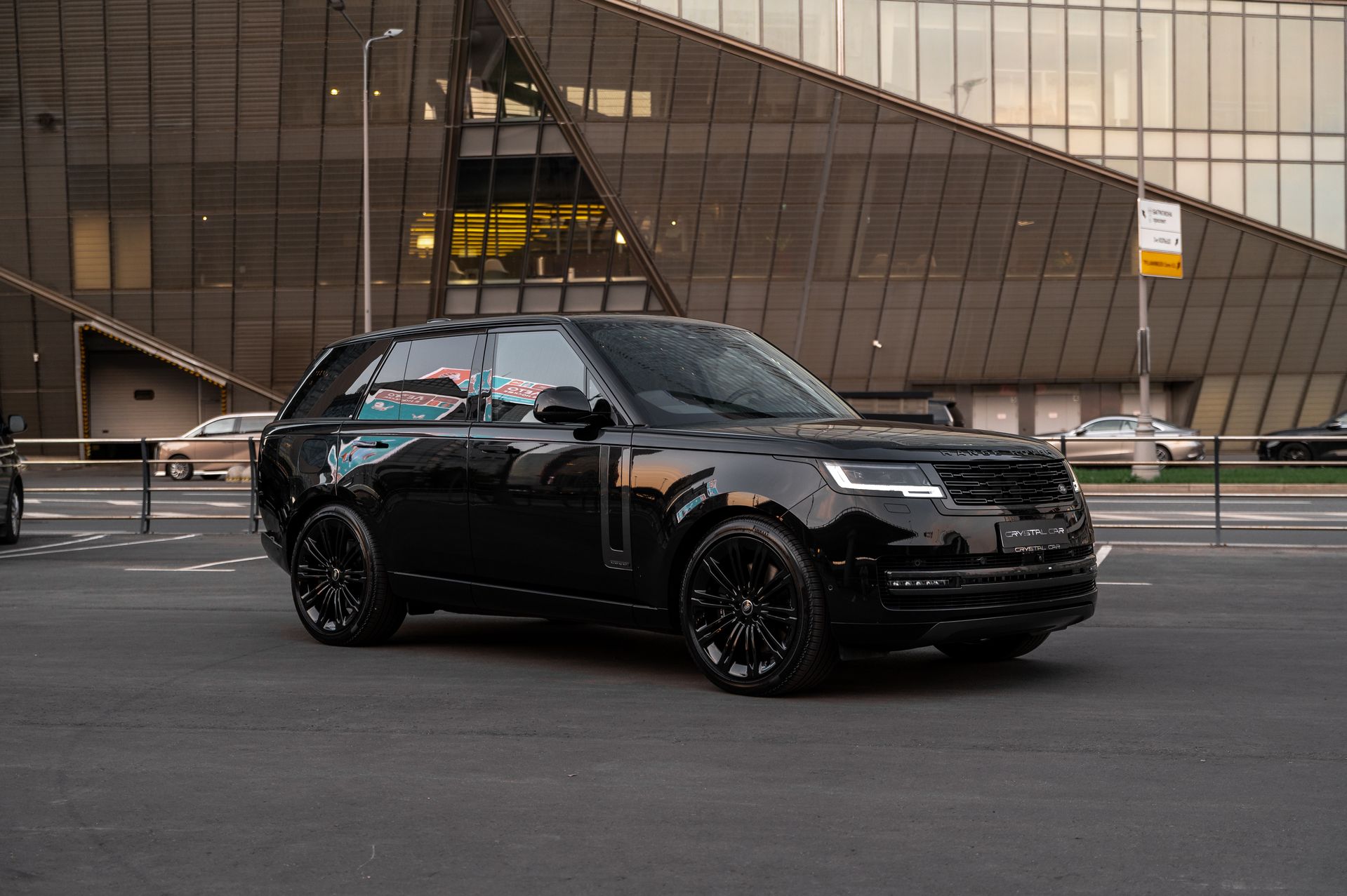 Черный премиальный Land Rover Range Rover Autobiography в Crystal Car под заказ