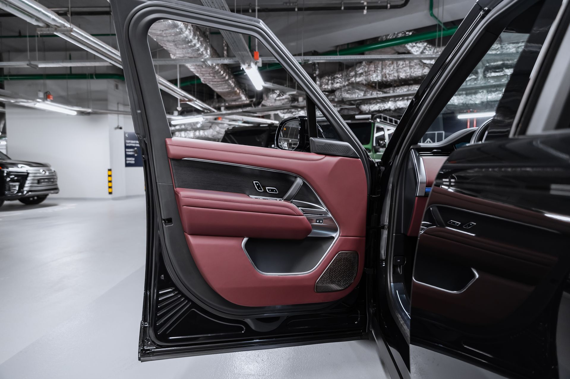 Черный премиальный Land Rover Range Rover Autobiography в Crystal Car под заказ