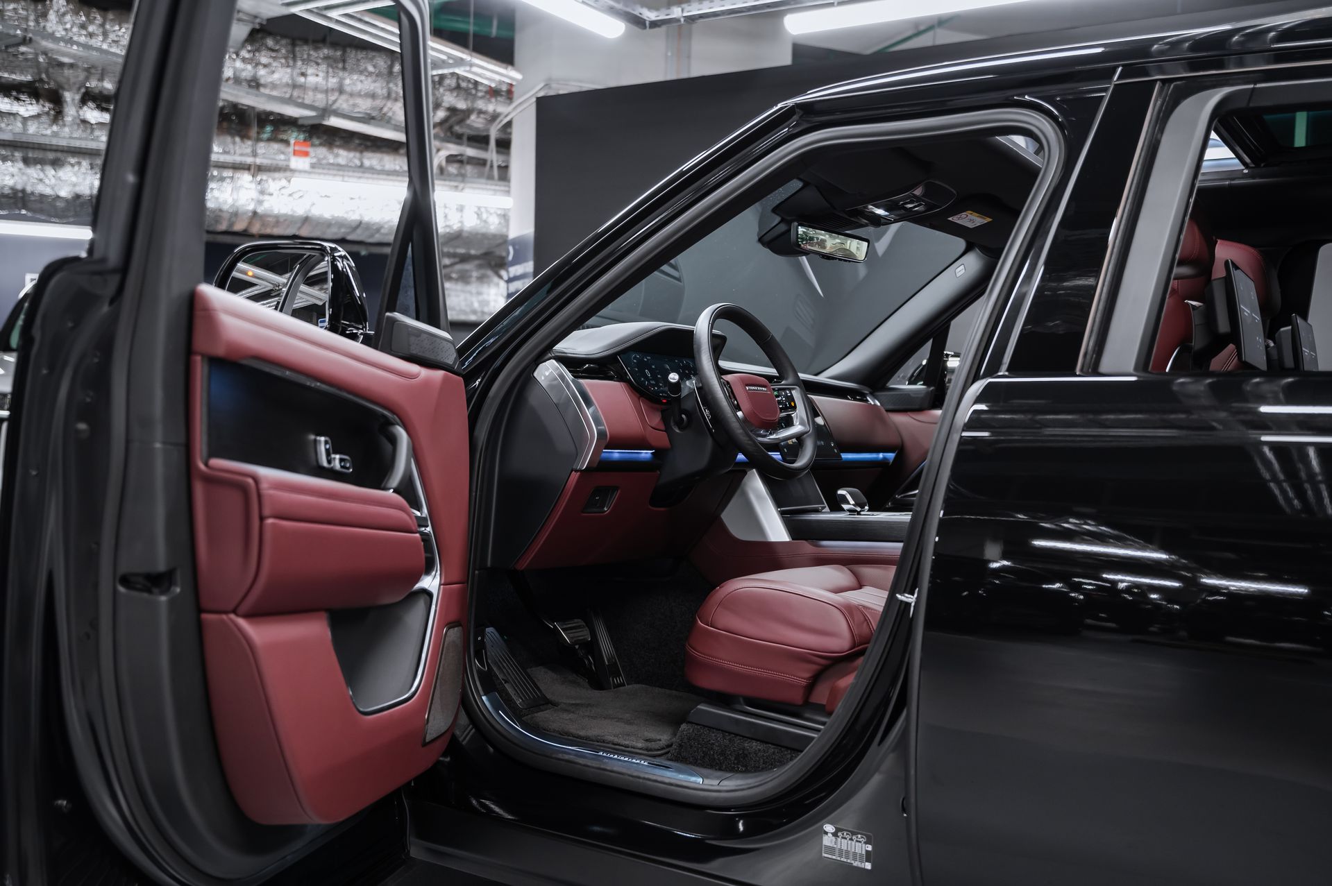 Черный премиальный Land Rover Range Rover Autobiography в Crystal Car под заказ