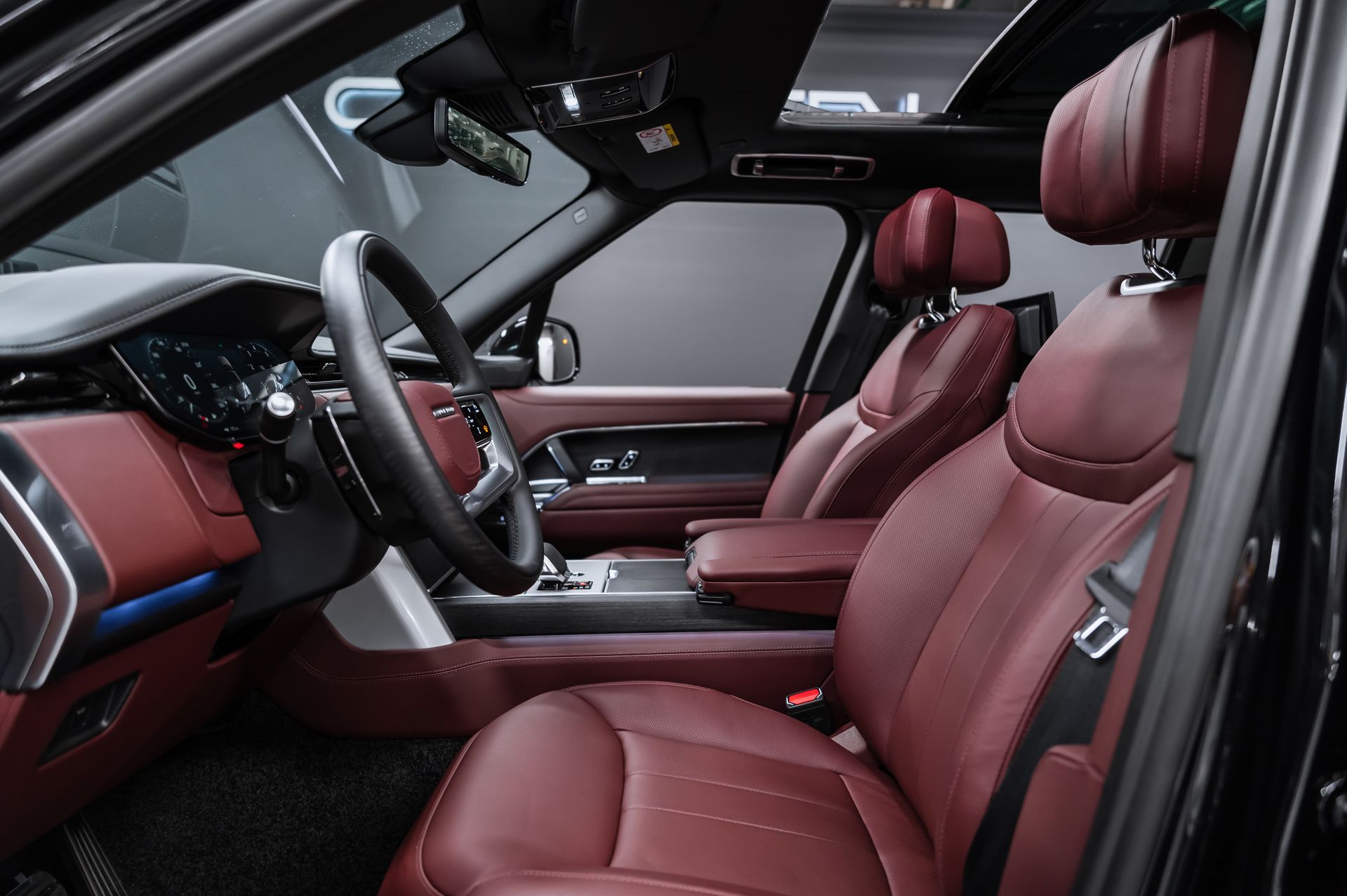 Черный премиальный Land Rover Range Rover Autobiography в Crystal Car под заказ