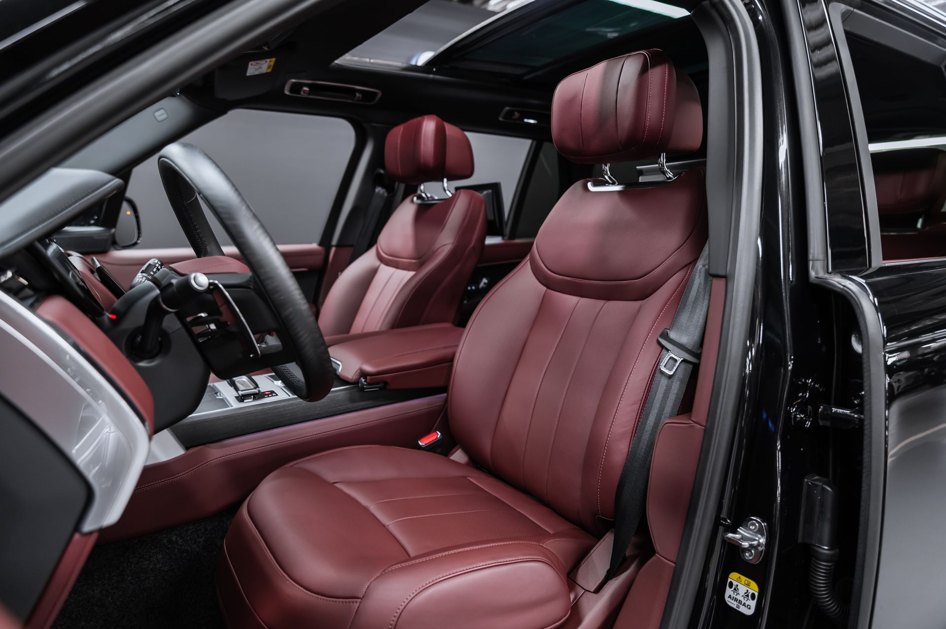 Черный премиальный Land Rover Range Rover Autobiography в Crystal Car под заказ