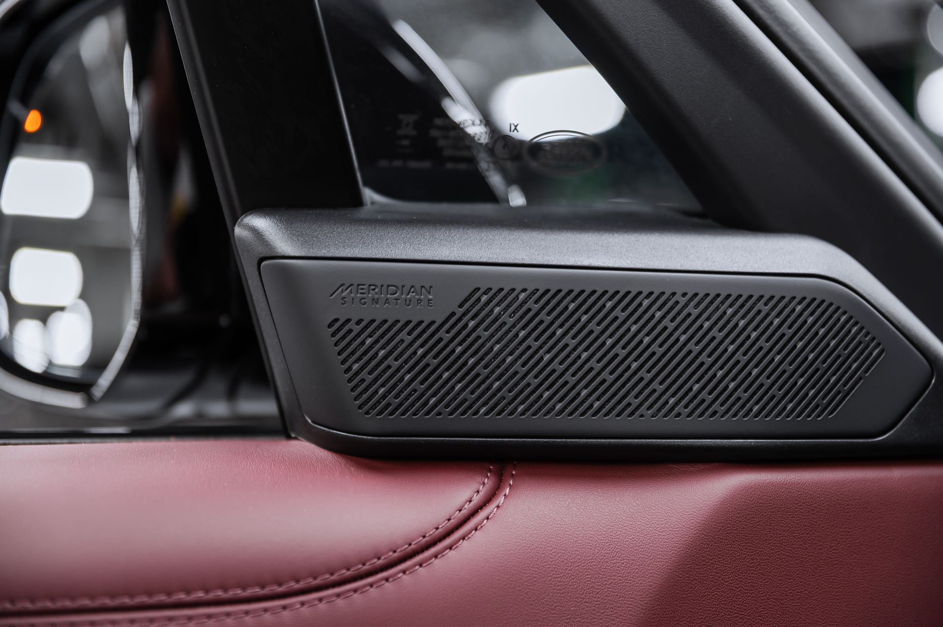 Черный премиальный Land Rover Range Rover Autobiography в Crystal Car под заказ