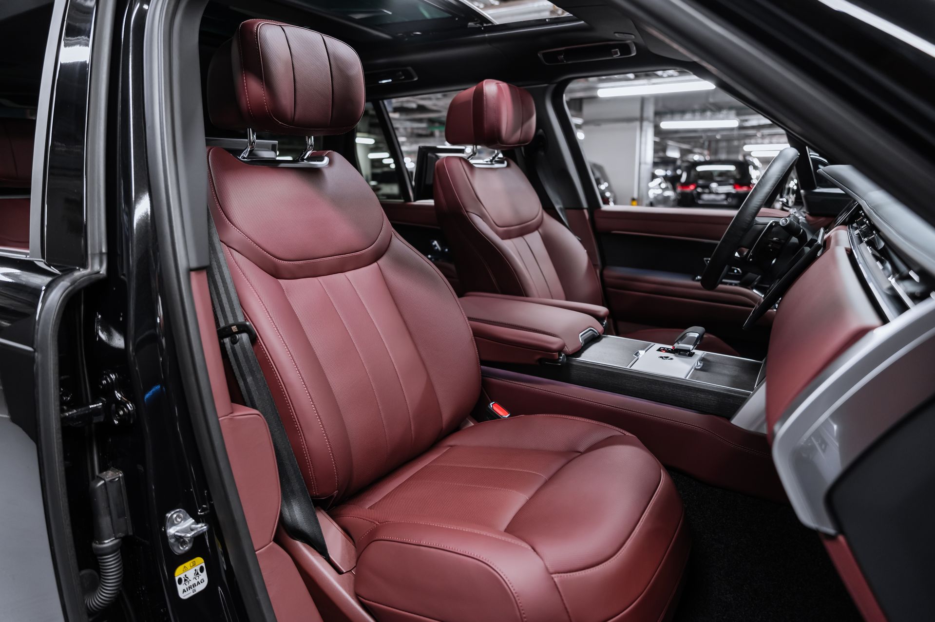 Черный премиальный Land Rover Range Rover Autobiography в Crystal Car под заказ