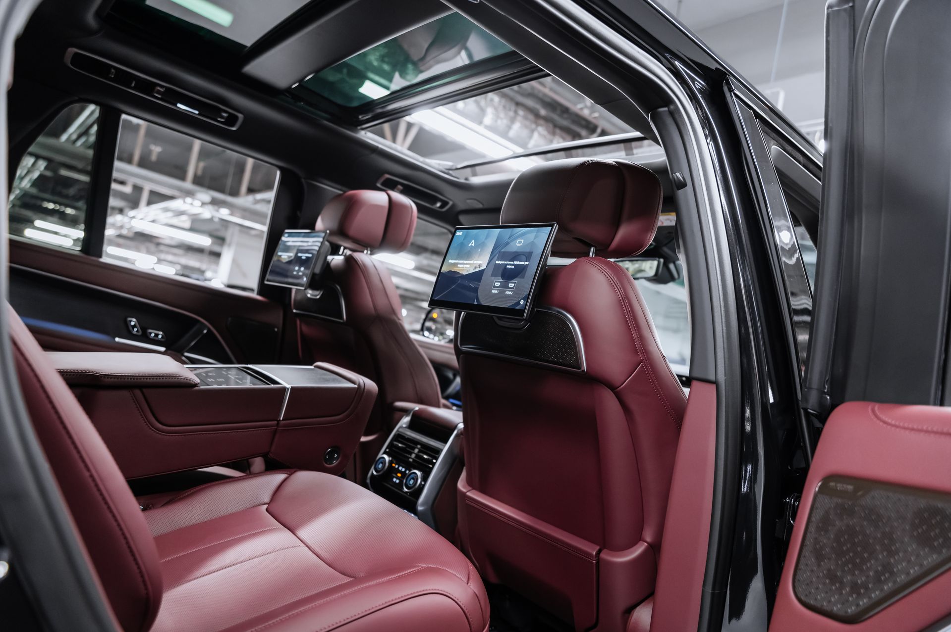 Черный премиальный Land Rover Range Rover Autobiography в Crystal Car под заказ