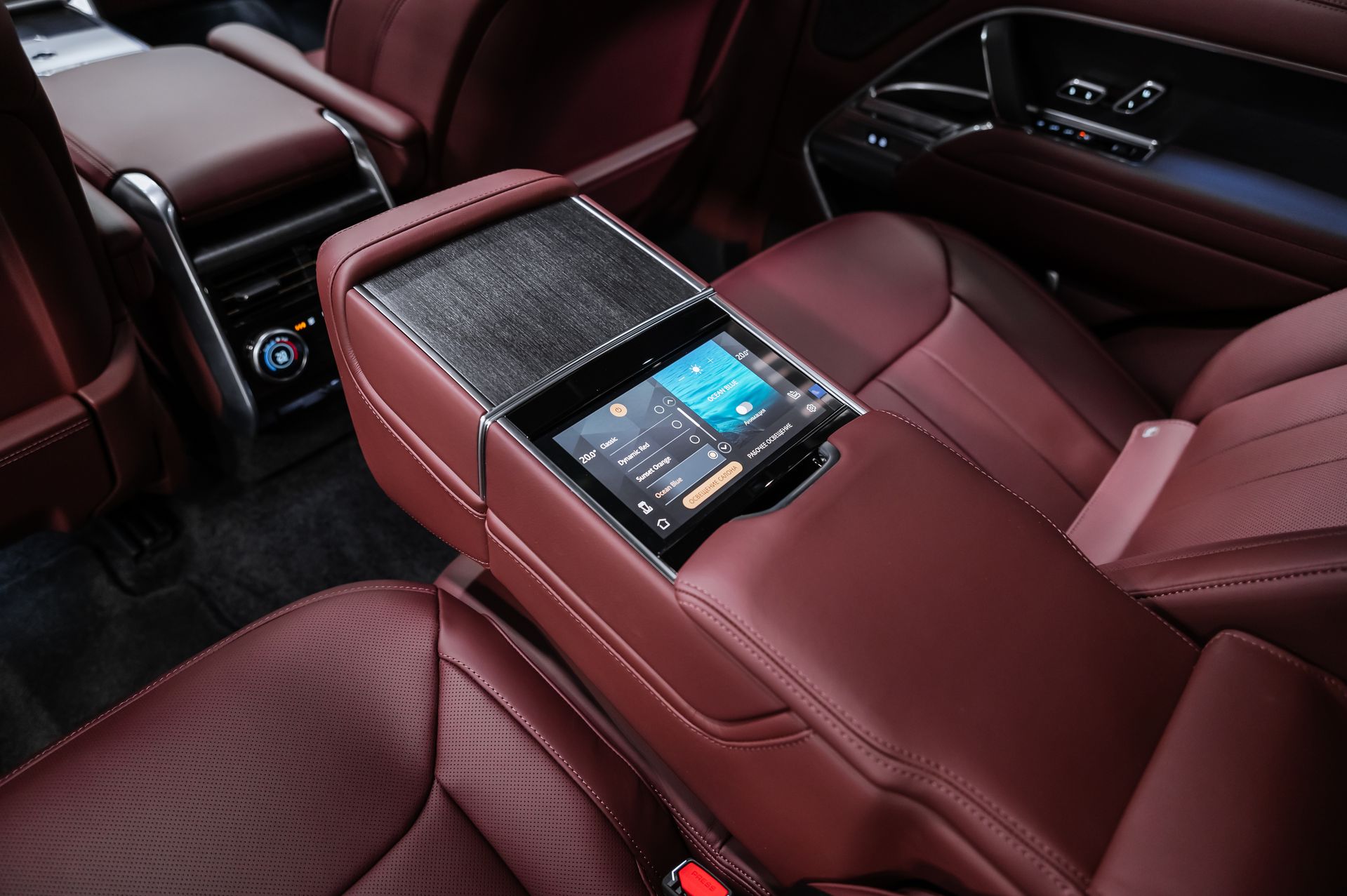 Черный премиальный Land Rover Range Rover Autobiography в Crystal Car под заказ