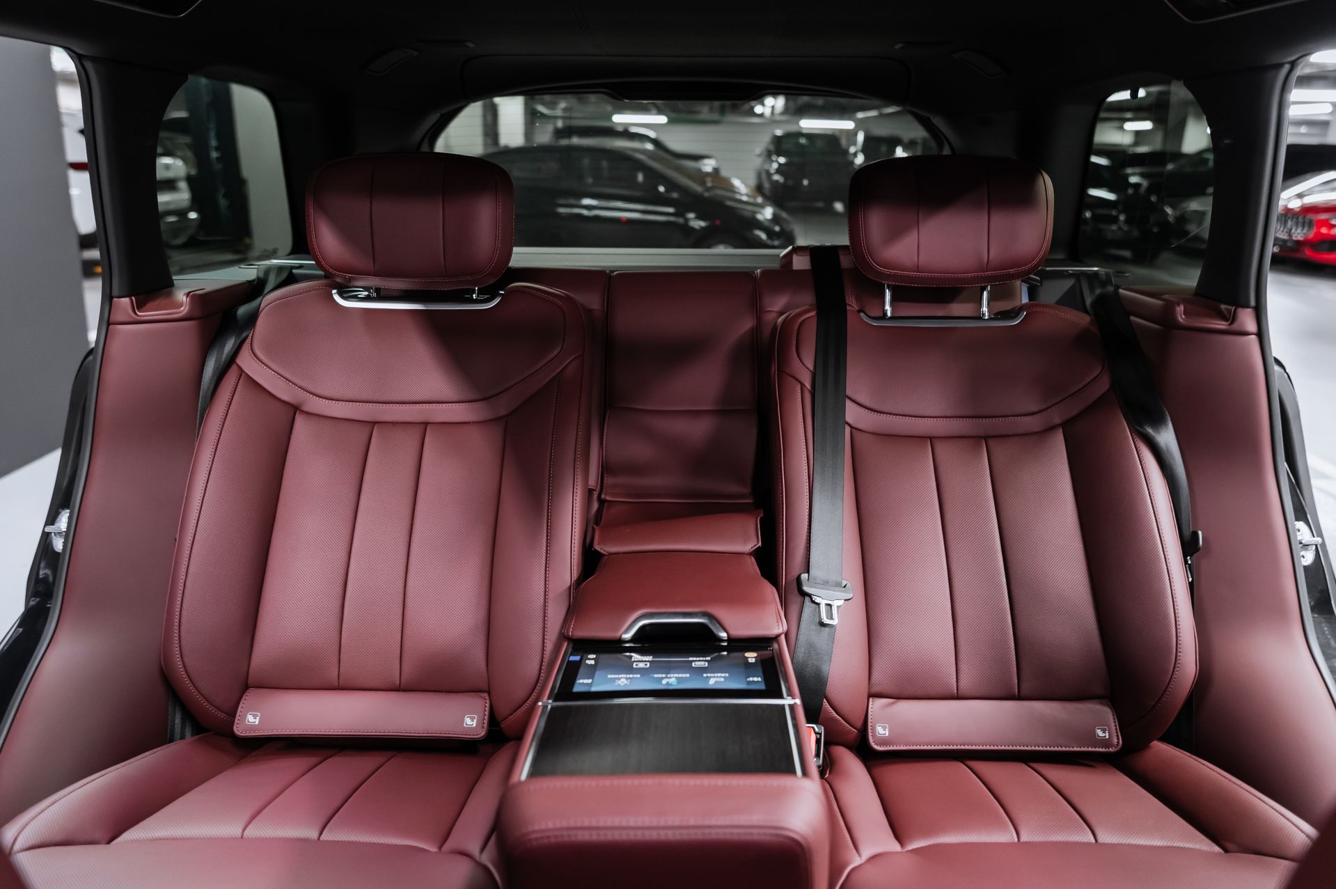 Черный премиальный Land Rover Range Rover Autobiography в Crystal Car под заказ