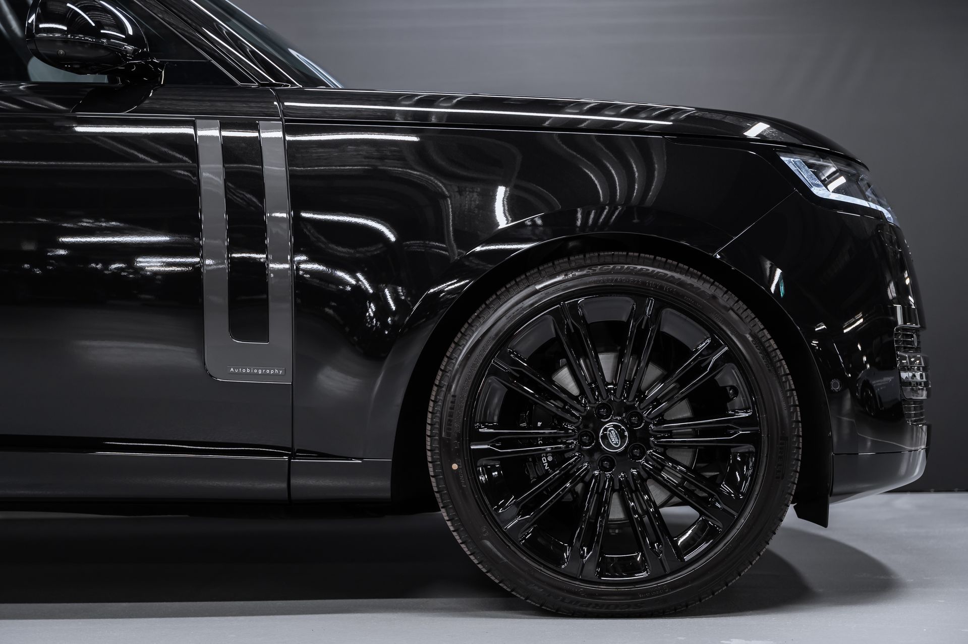 Черный Land Rover Range Rover Autobiography D350 в Crystal Car под заказ