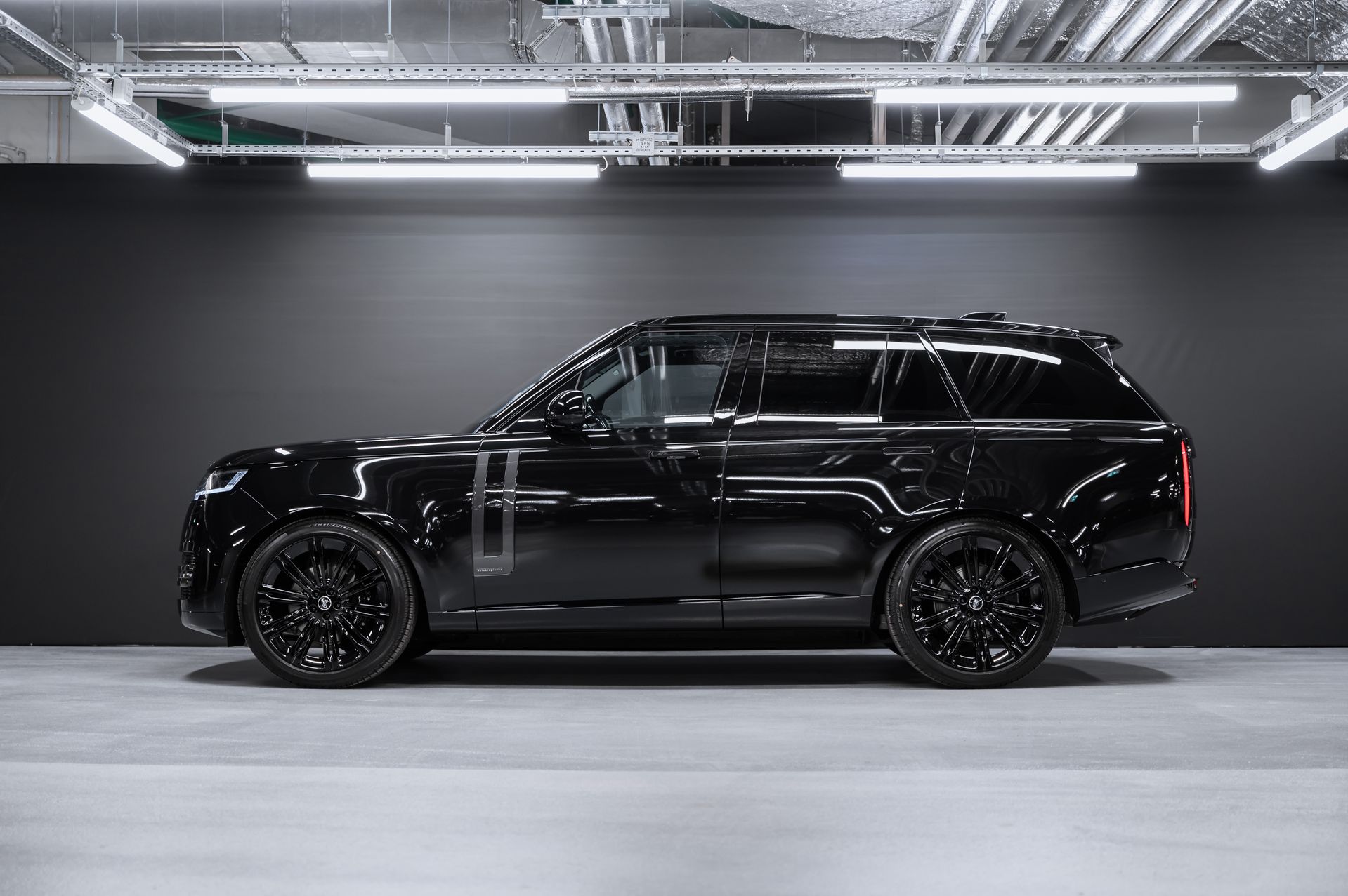 Черный Land Rover Range Rover Autobiography D350 в Crystal Car под заказ