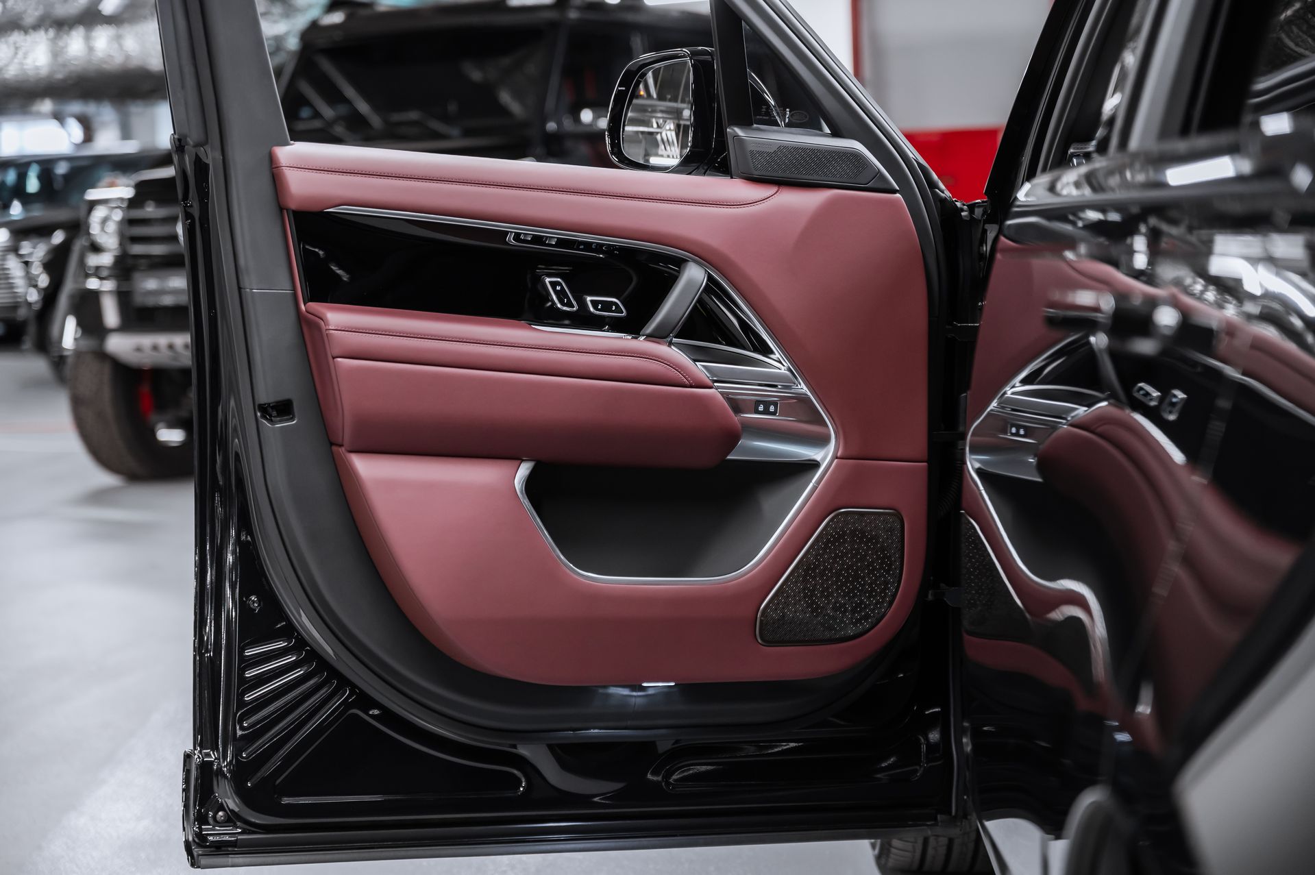 Черный Land Rover Range Rover Autobiography D350 в Crystal Car под заказ