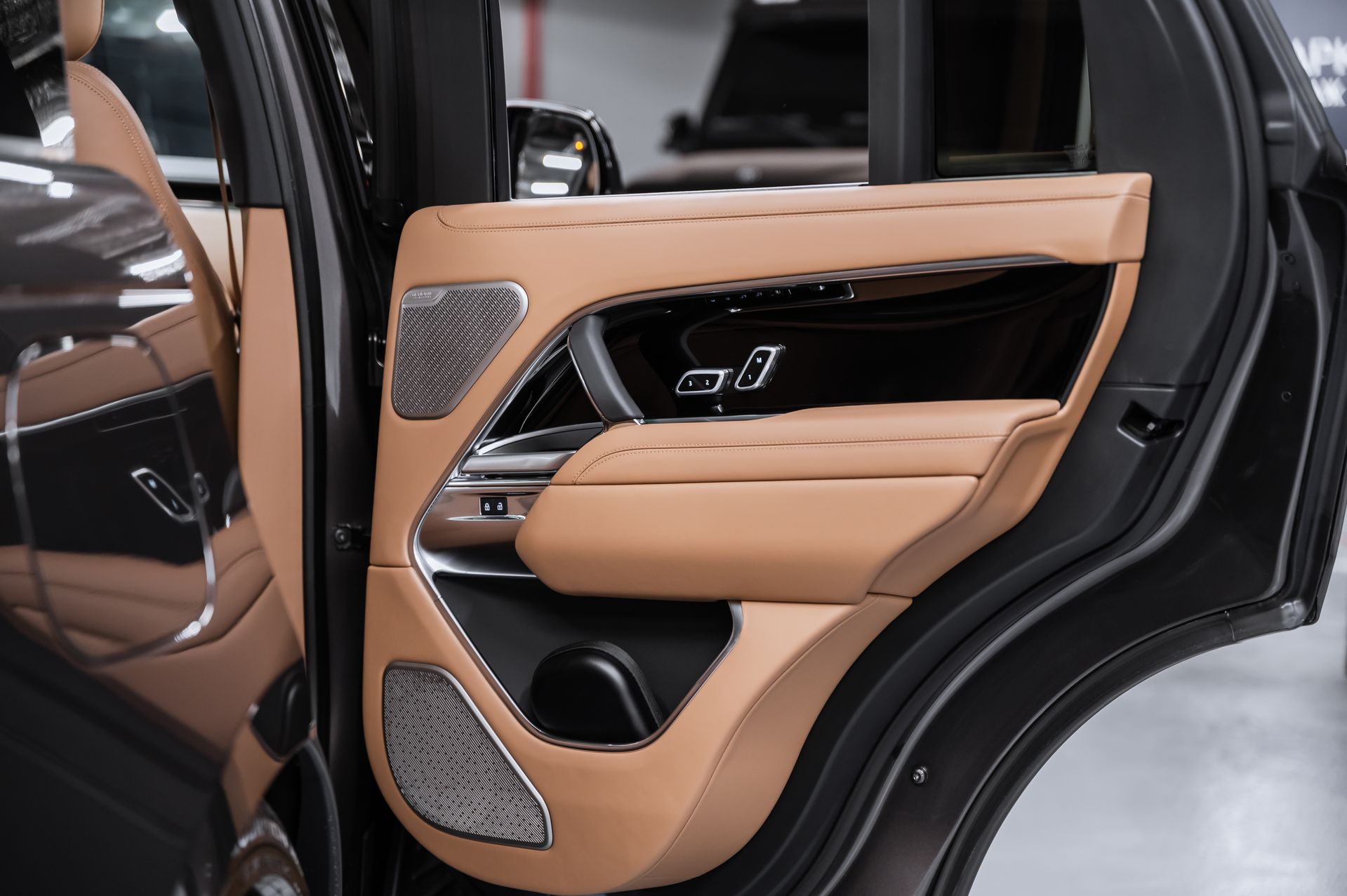 Land Rover Range Rover Autobiography D350 в Crystal Car под заказ