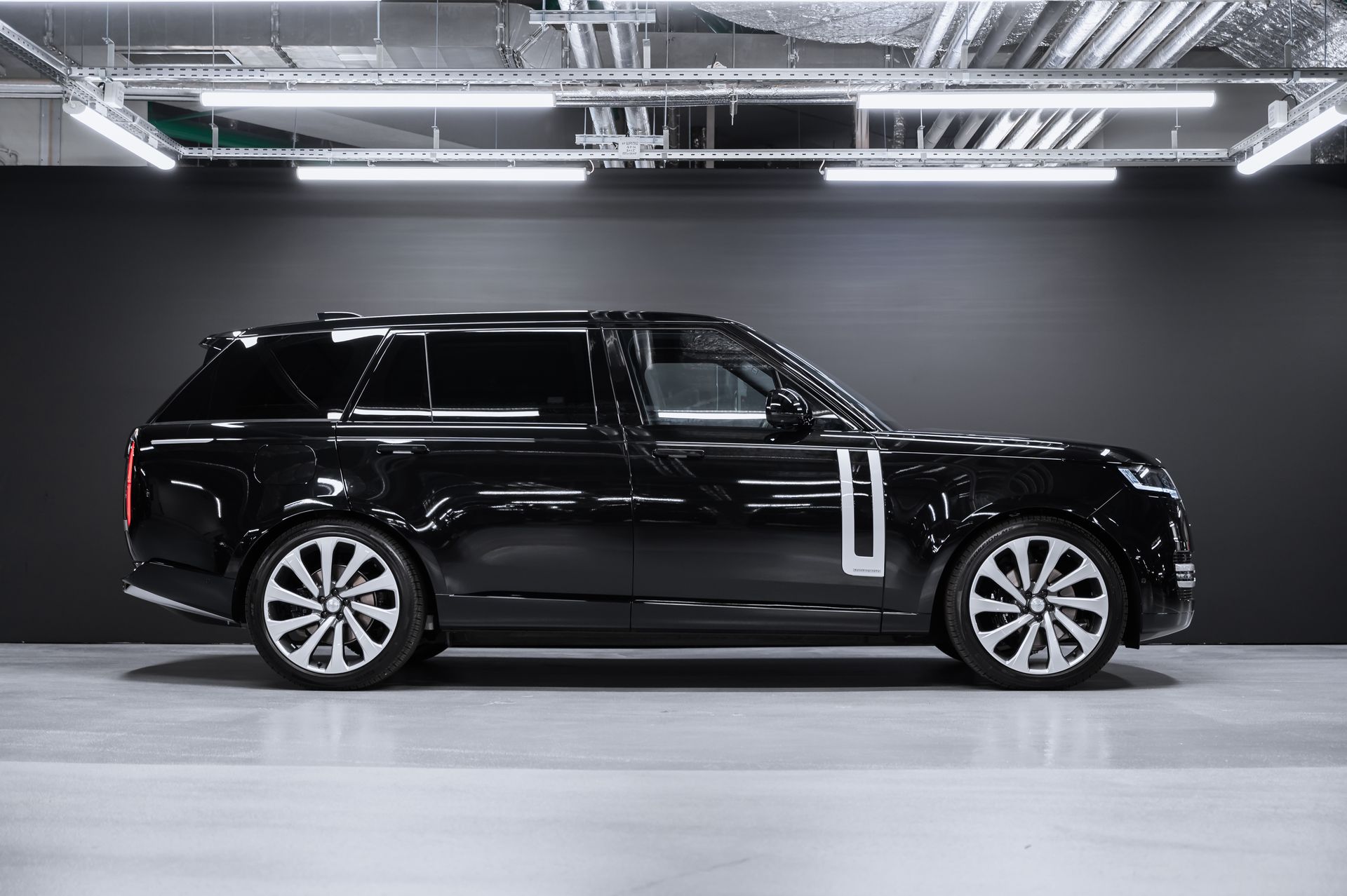 Семиместный Land Rover Range Rover Autobiography D350 Long в Crystal Car под заказ