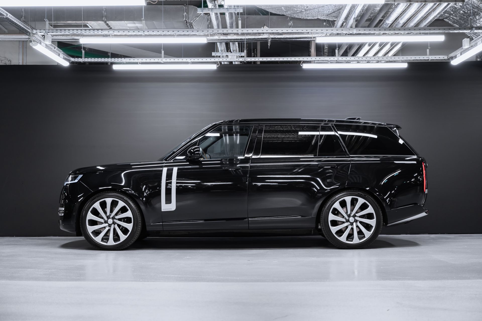 Семиместный Land Rover Range Rover Autobiography D350 Long в Crystal Car под заказ