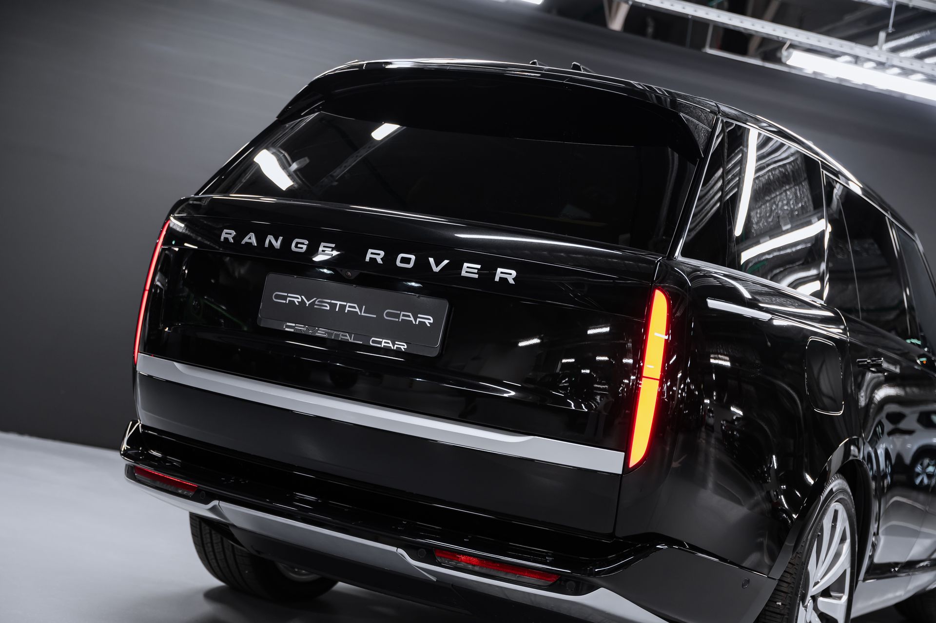 Семиместный Land Rover Range Rover Autobiography D350 Long в Crystal Car под заказ