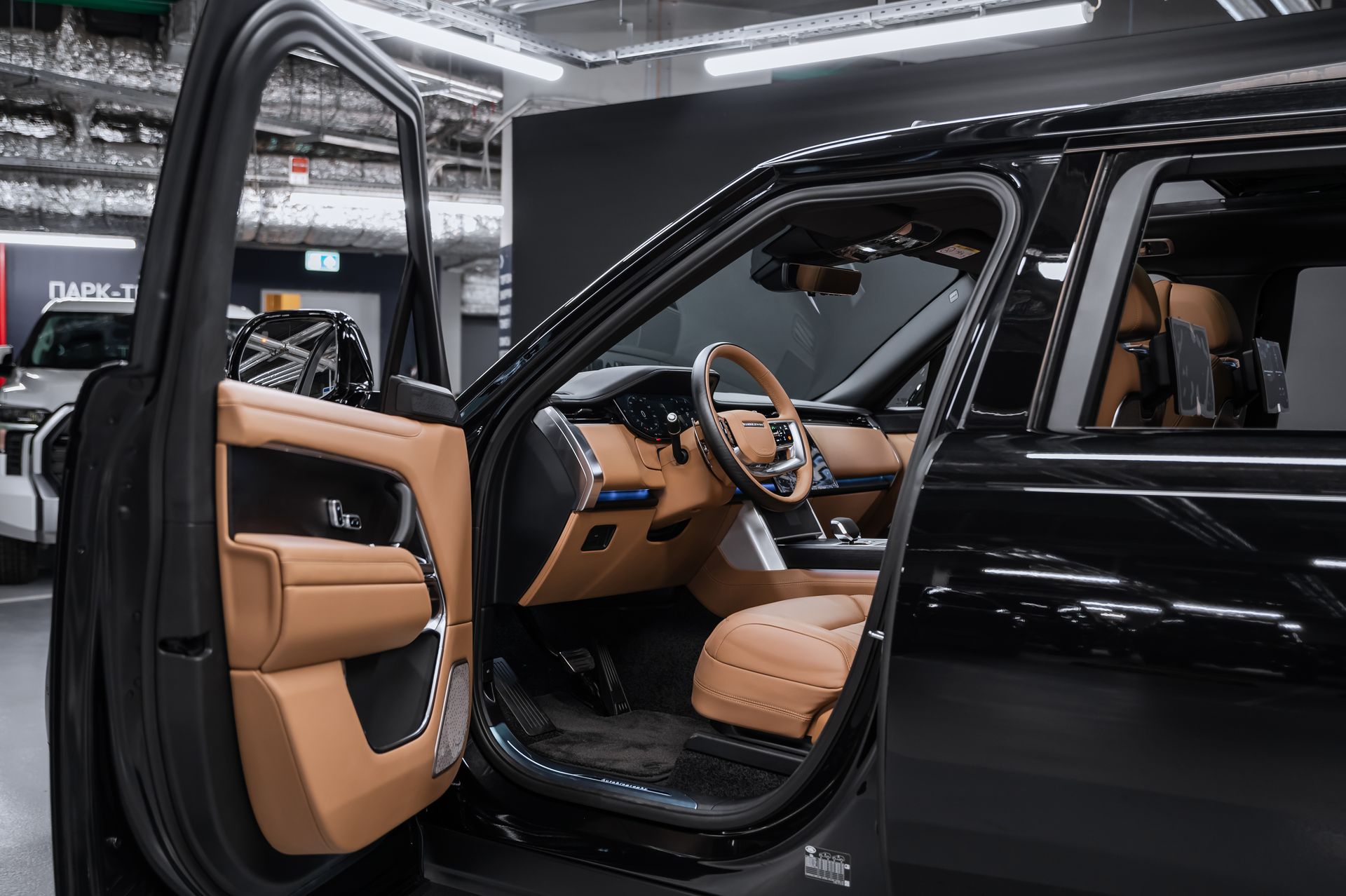 Семиместный Land Rover Range Rover Autobiography D350 Long в Crystal Car под заказ