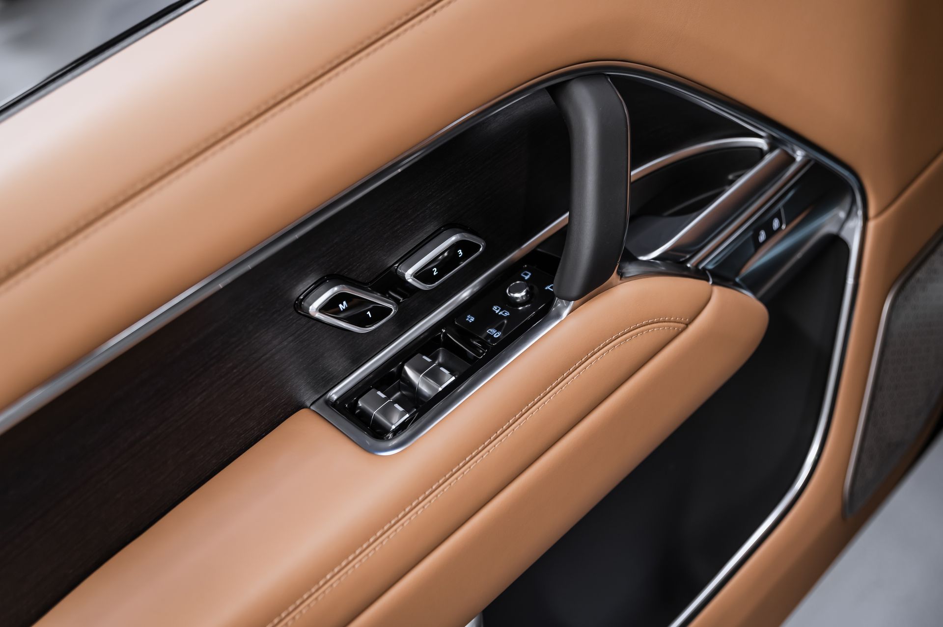 Семиместный Land Rover Range Rover Autobiography D350 Long в Crystal Car под заказ