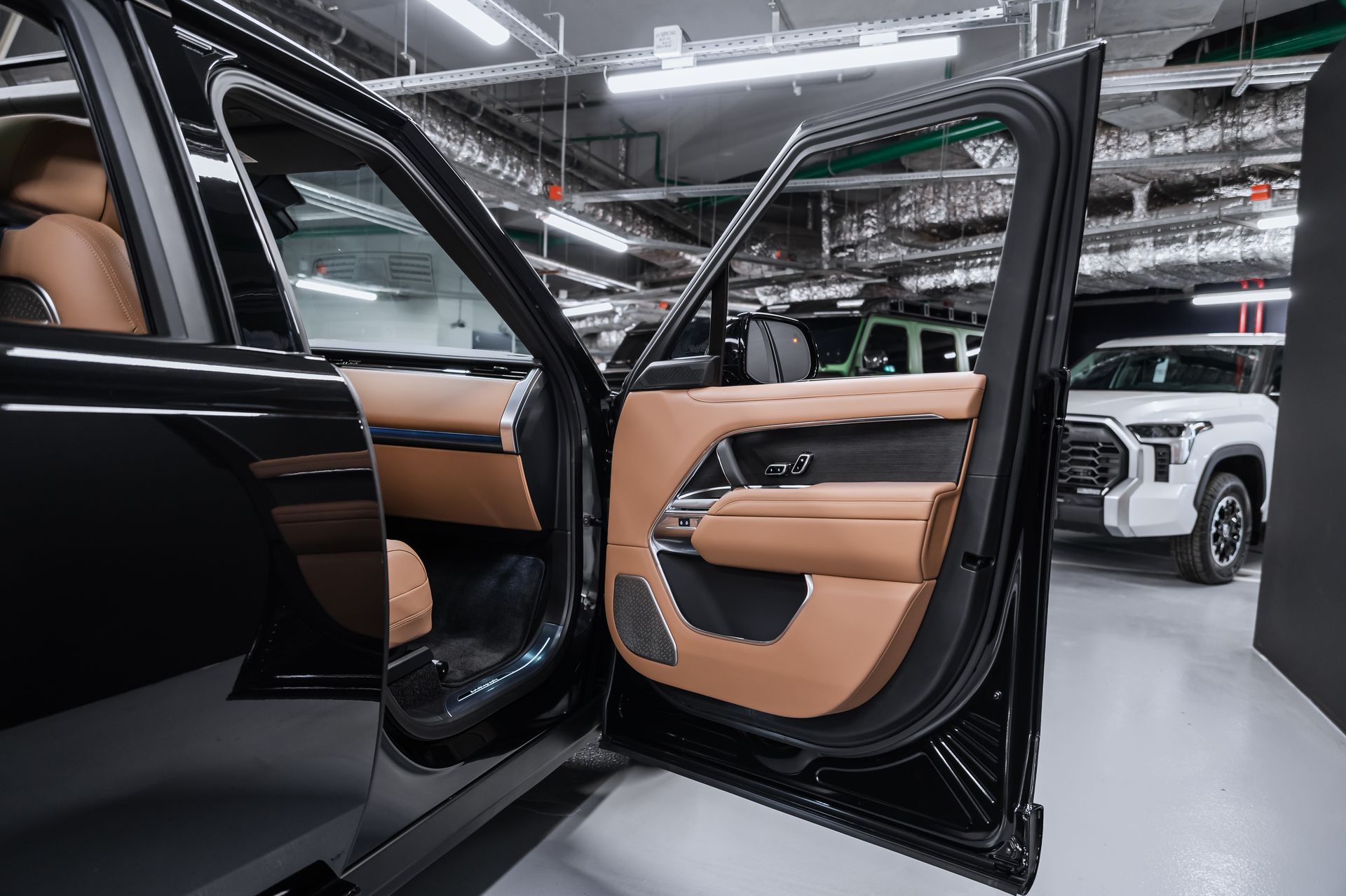 Семиместный Land Rover Range Rover Autobiography D350 Long в Crystal Car под заказ