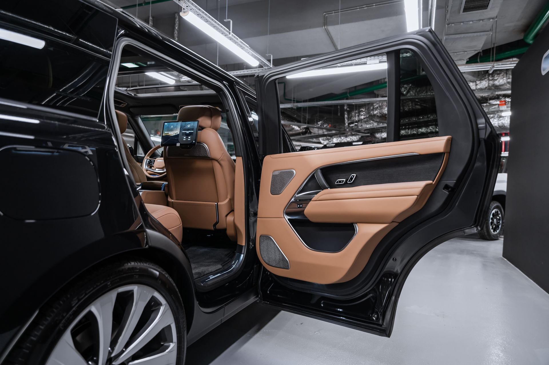 Семиместный Land Rover Range Rover Autobiography D350 Long в Crystal Car под заказ