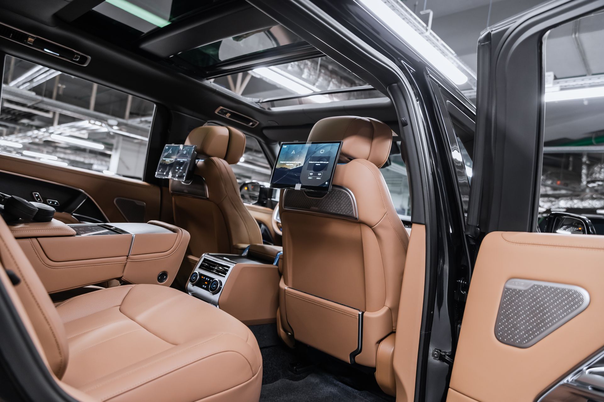 Семиместный Land Rover Range Rover Autobiography D350 Long в Crystal Car под заказ