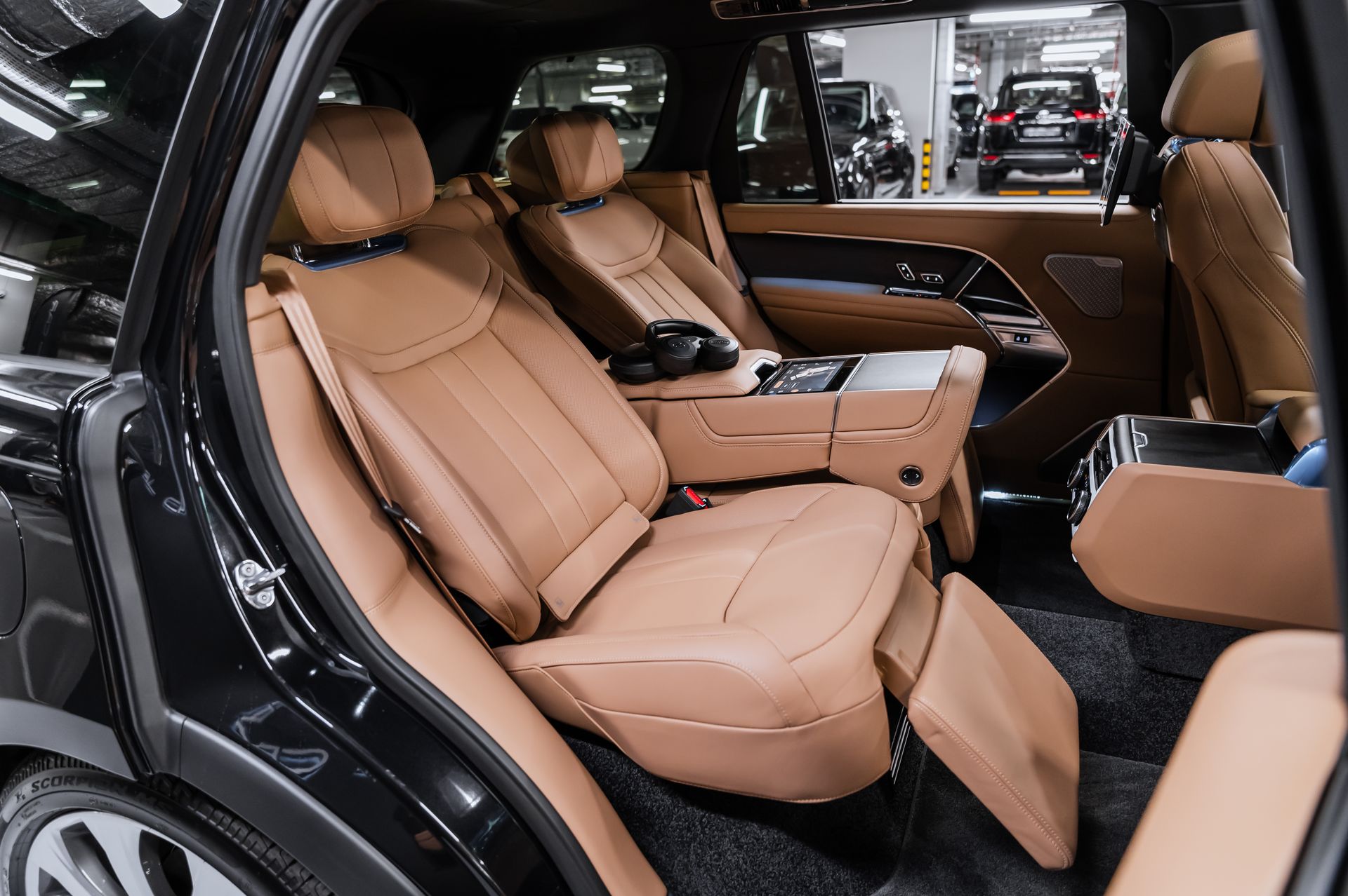 Семиместный Land Rover Range Rover Autobiography D350 Long в Crystal Car под заказ