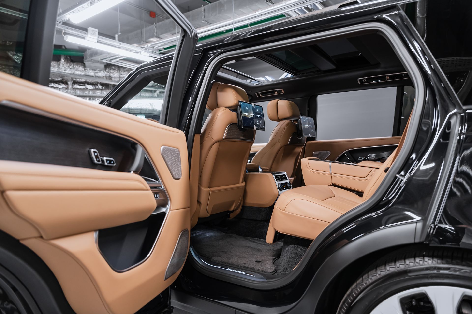 Семиместный Land Rover Range Rover Autobiography D350 Long в Crystal Car под заказ