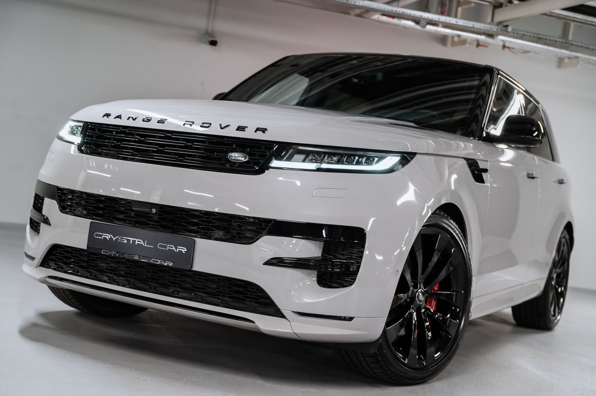 Белый Land Rover Range Rover Sport Autobiography в Crystal Car под заказ