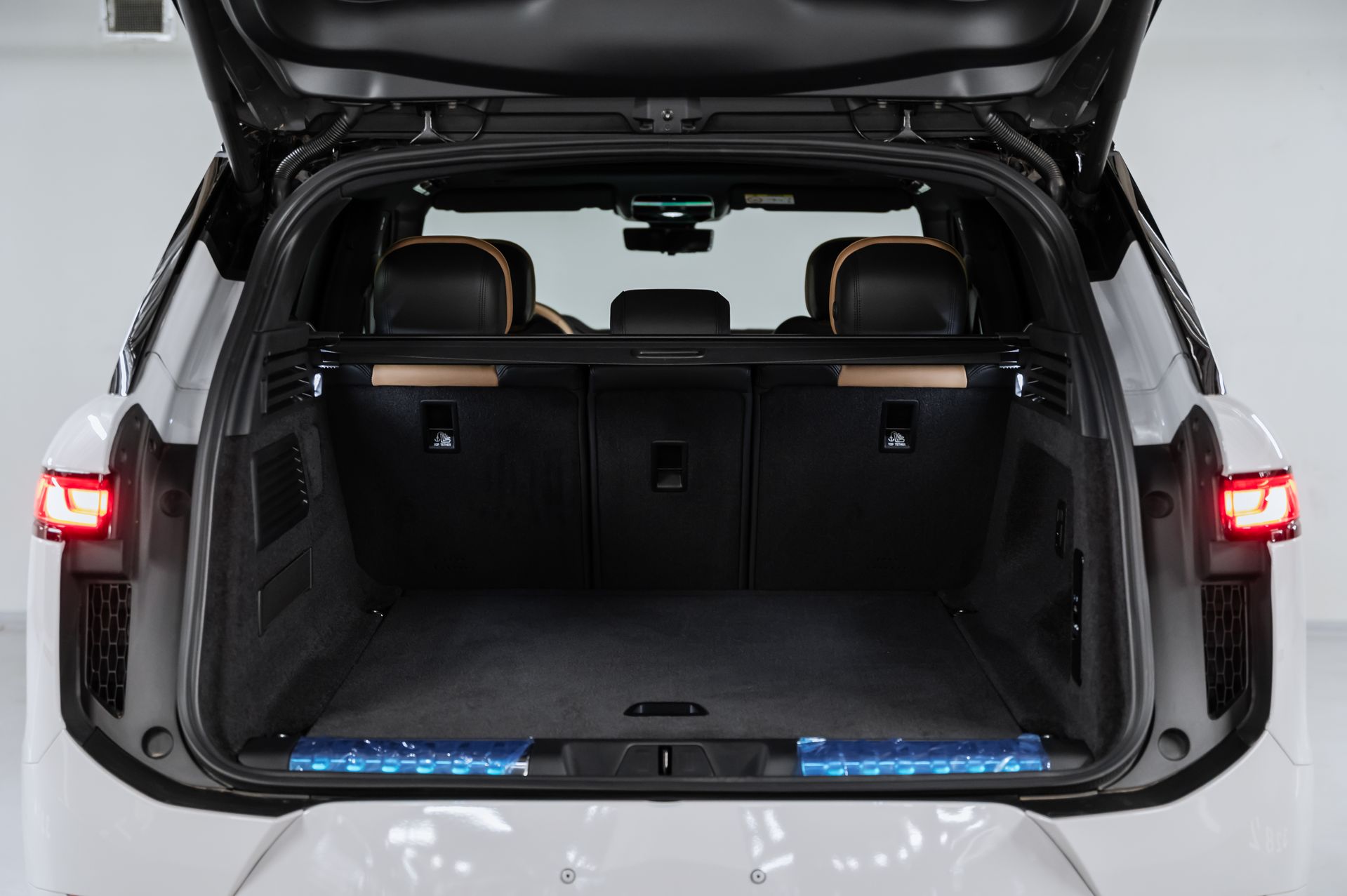 Белый Land Rover Range Rover Sport Autobiography в Crystal Car под заказ