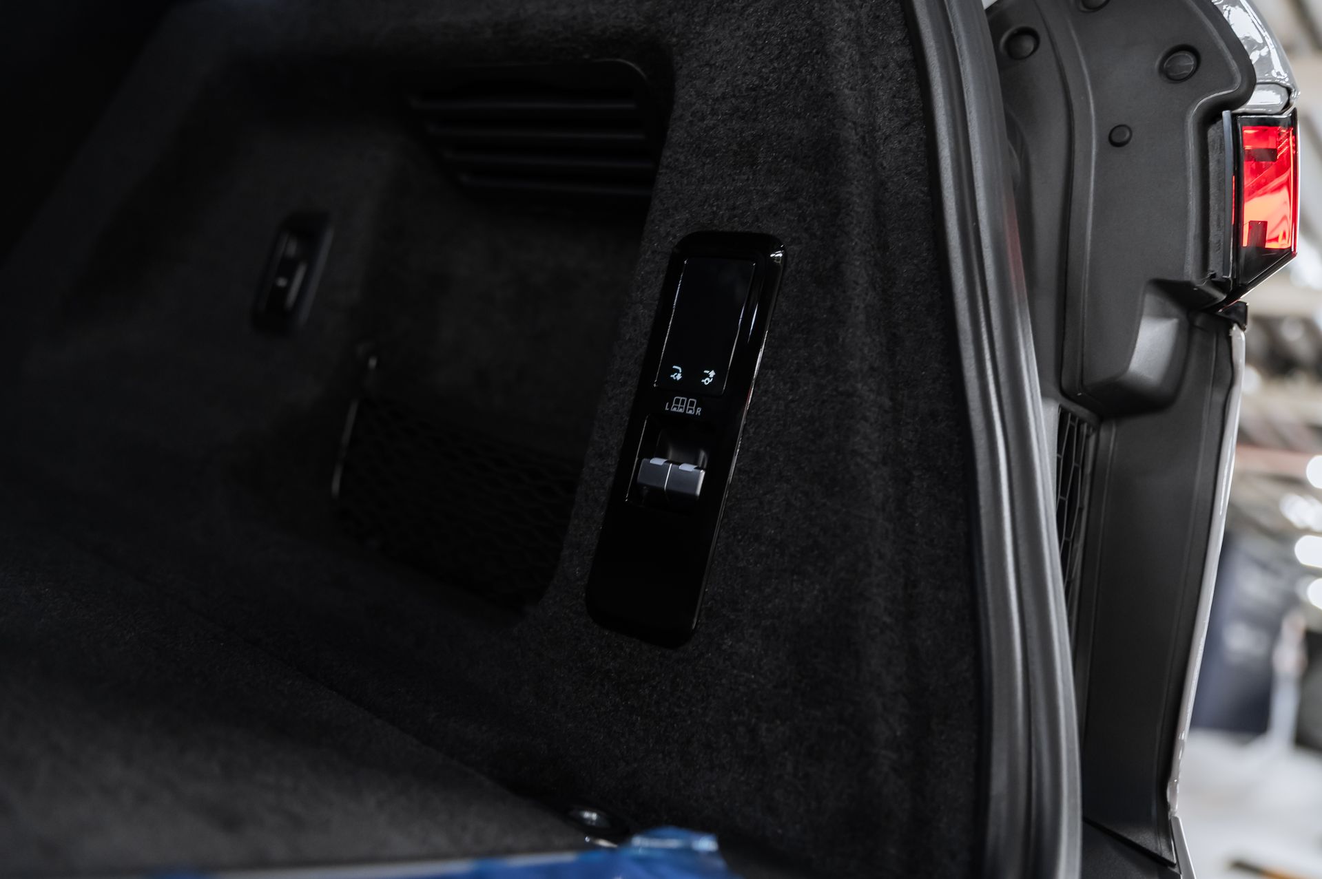 Белый Land Rover Range Rover Sport Autobiography в Crystal Car под заказ