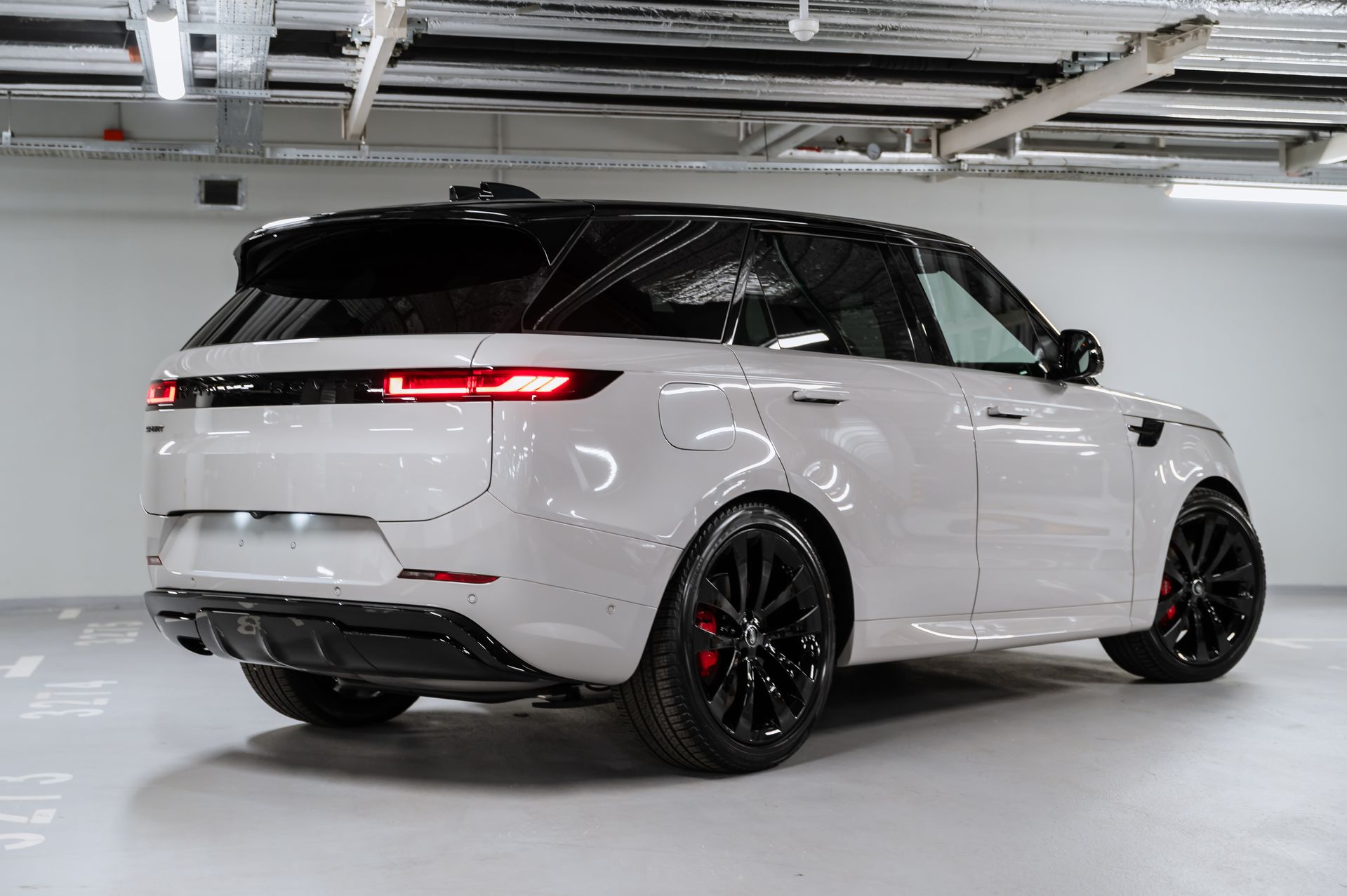 Белый Land Rover Range Rover Sport Autobiography в Crystal Car под заказ