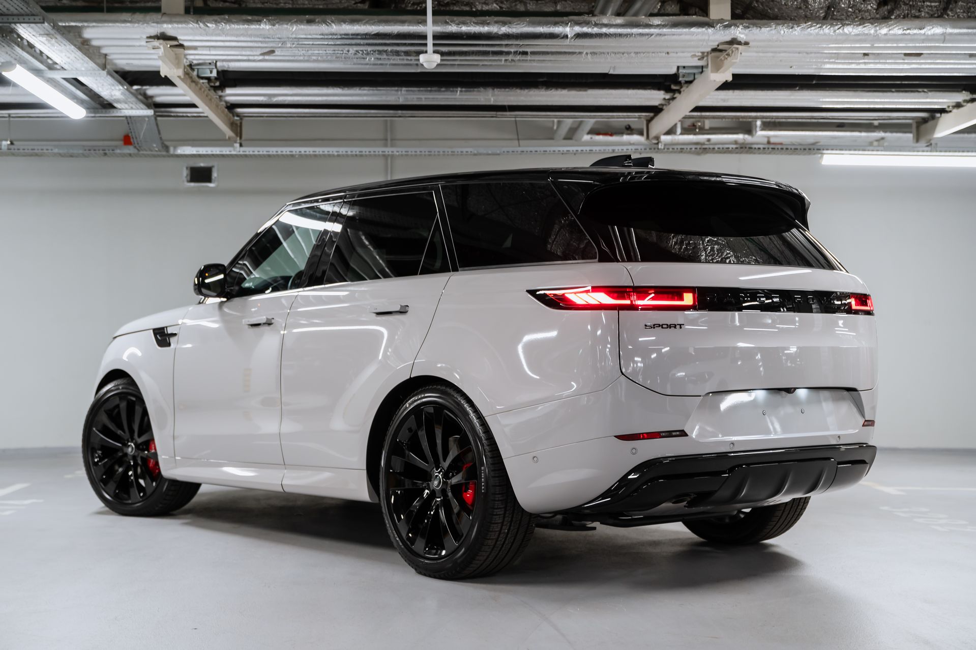 Белый Land Rover Range Rover Sport Autobiography в Crystal Car под заказ