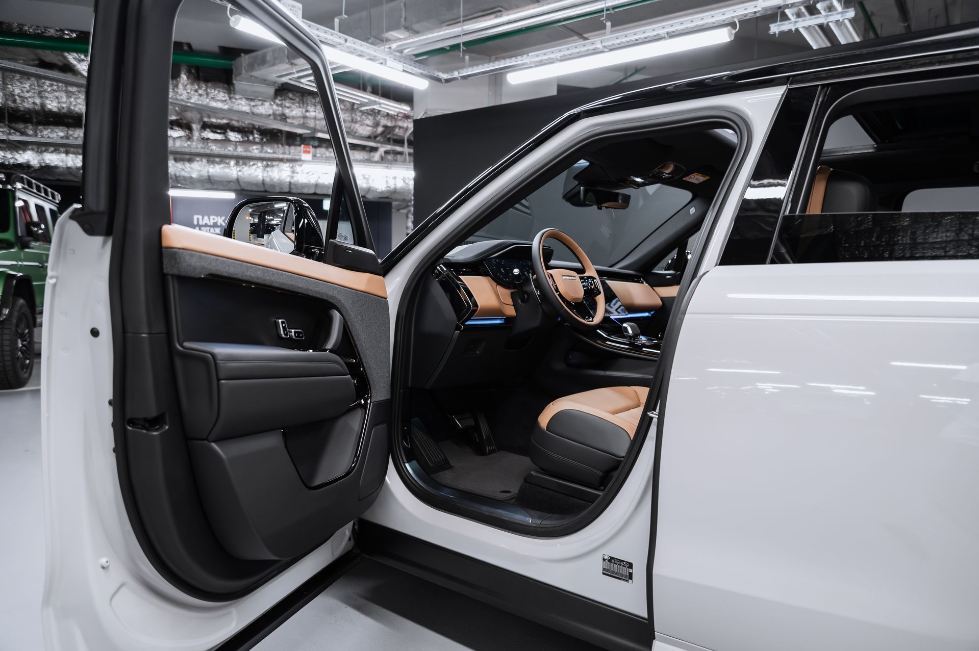 Белый Land Rover Range Rover Sport Autobiography в Crystal Car под заказ