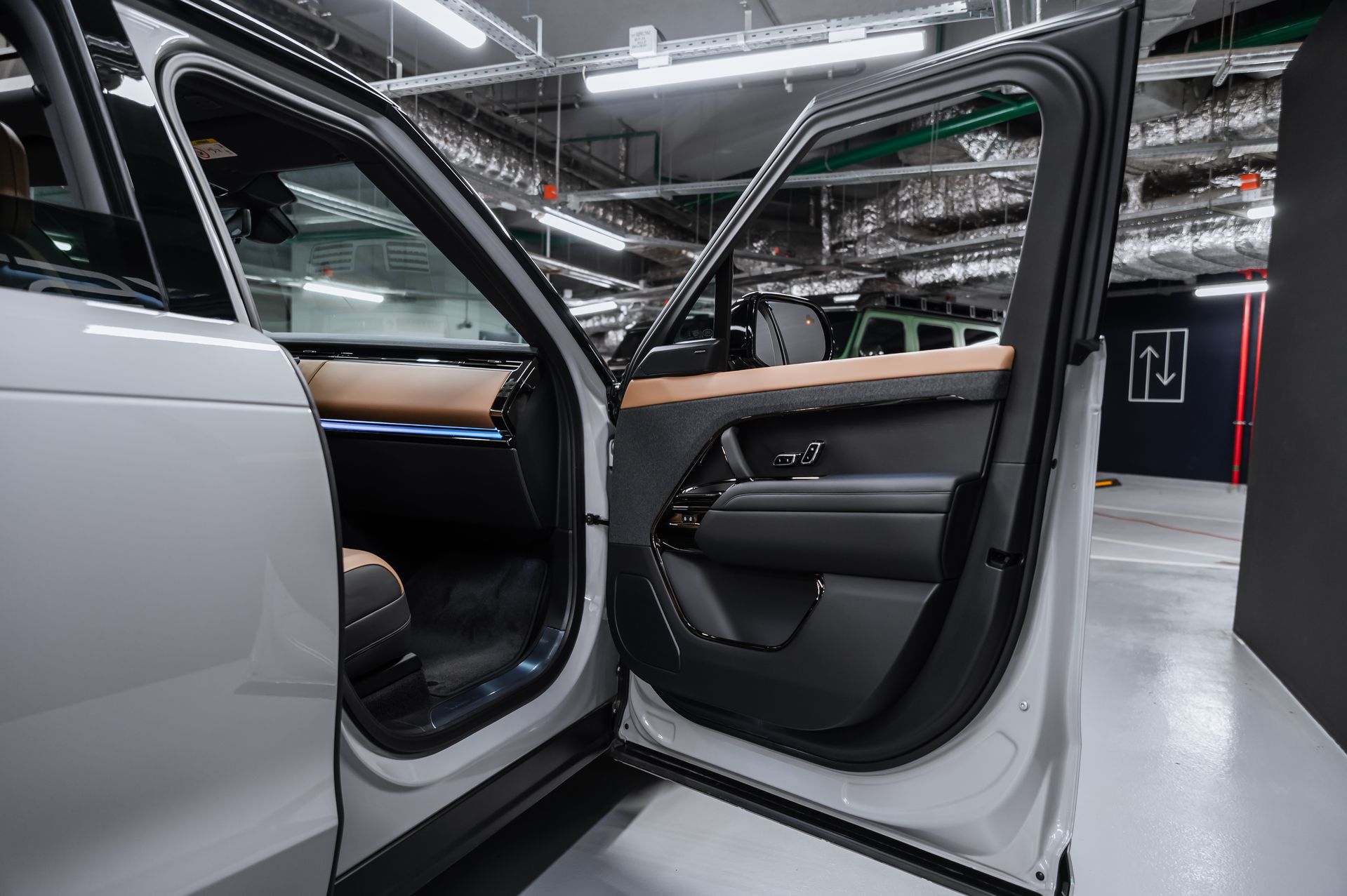 Белый Land Rover Range Rover Sport Autobiography в Crystal Car под заказ