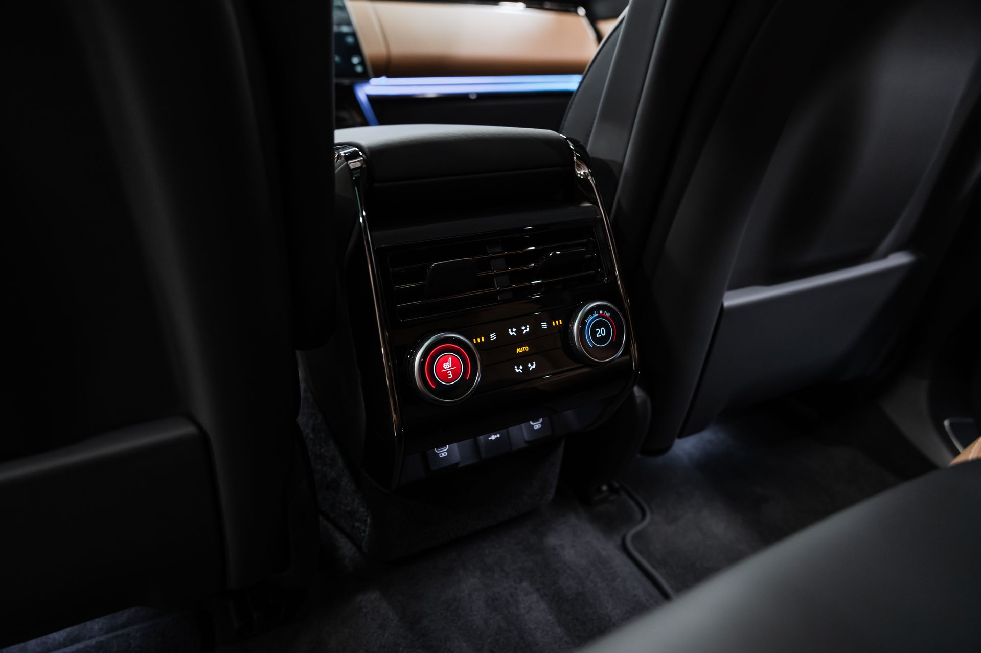 Белый Land Rover Range Rover Sport Autobiography в Crystal Car под заказ