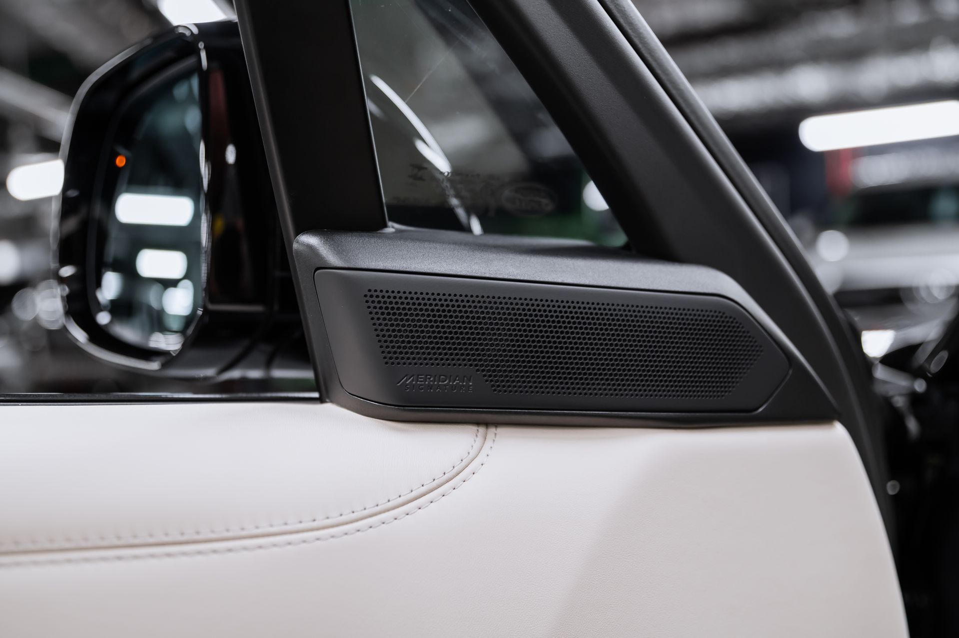 Серый Land Rover Range Rover SV в Crystal Car под заказ