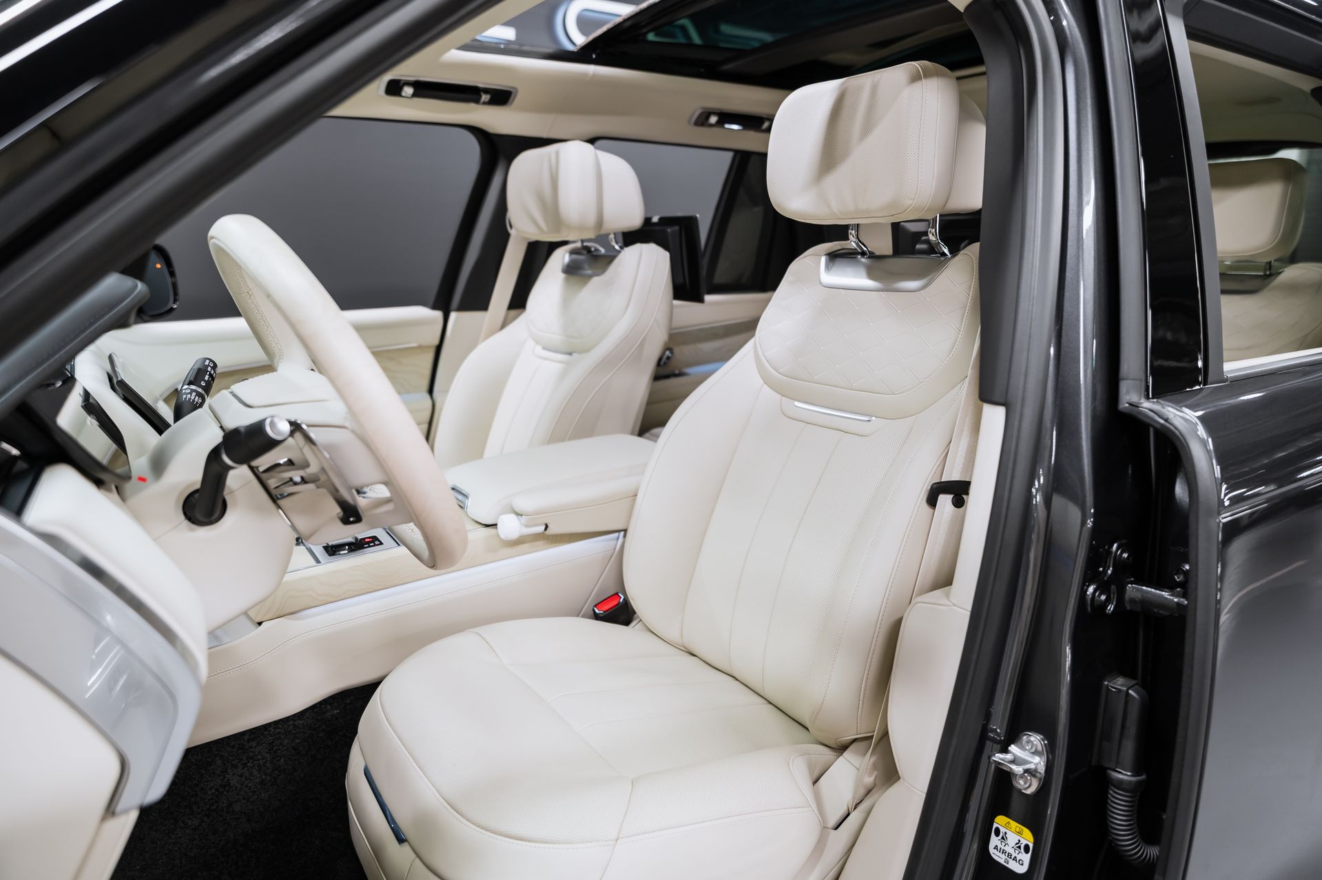 Серый Land Rover Range Rover SV в Crystal Car под заказ