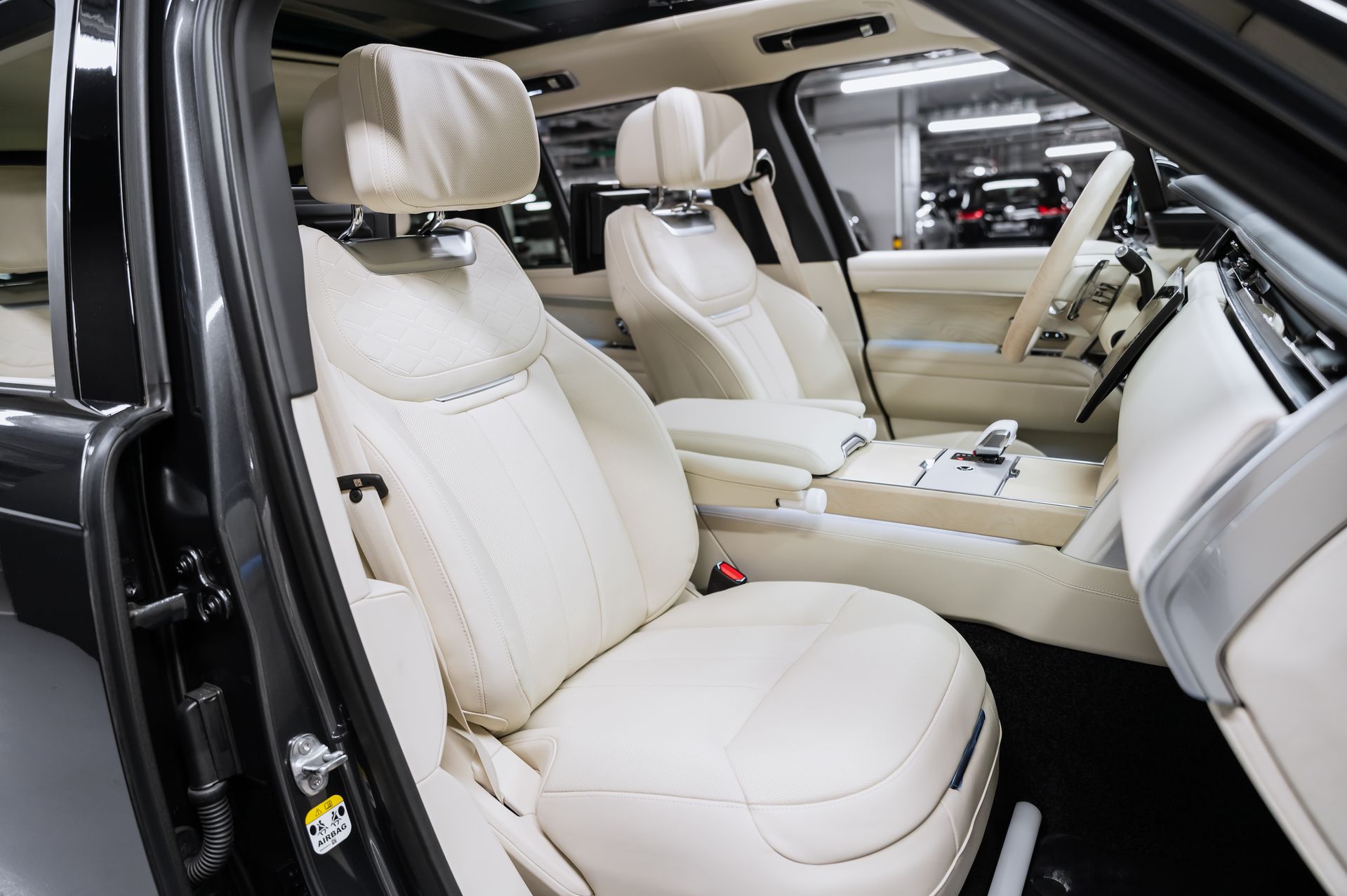 Серый Land Rover Range Rover SV в Crystal Car под заказ