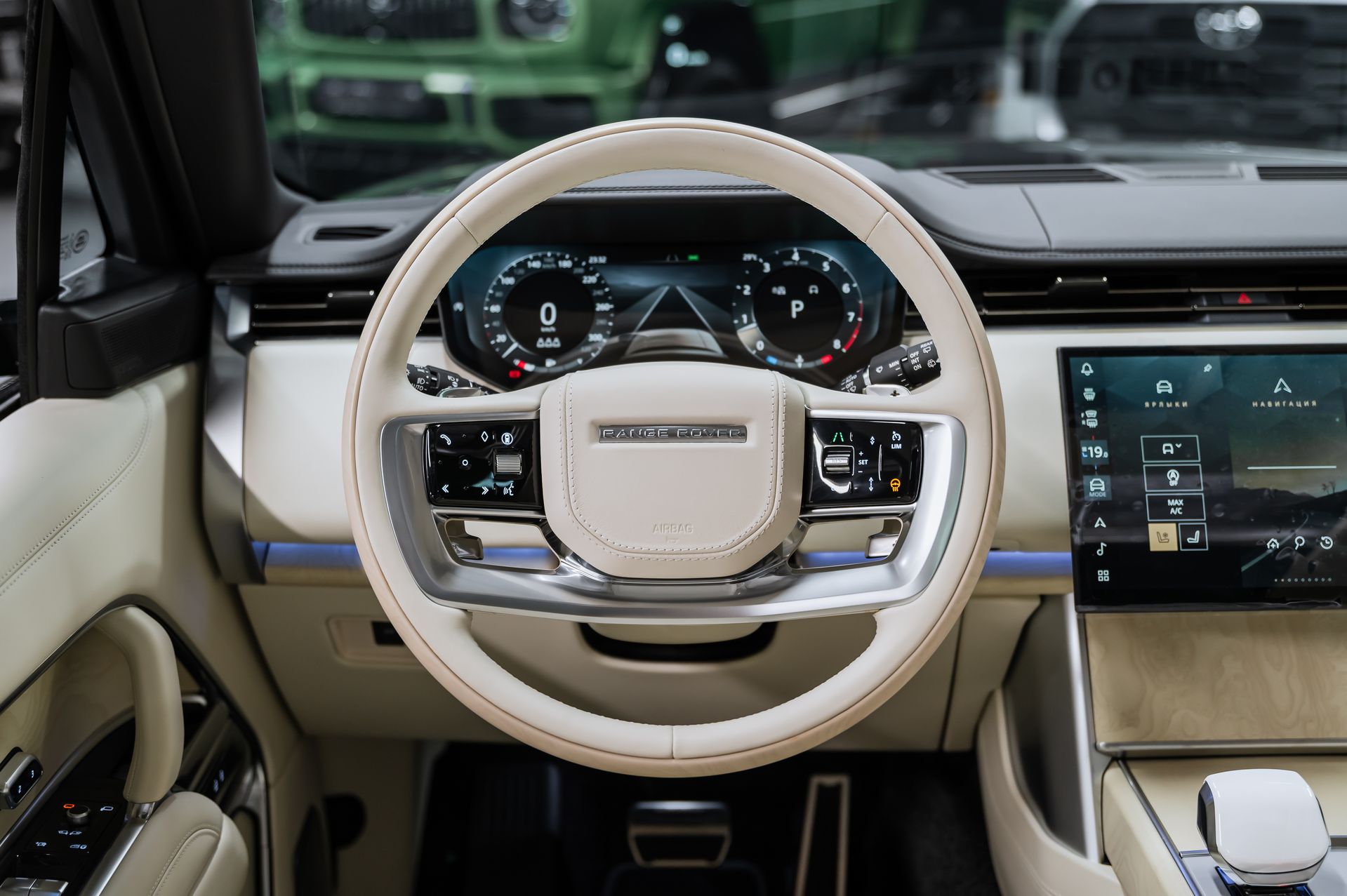 Серый Land Rover Range Rover SV в Crystal Car под заказ