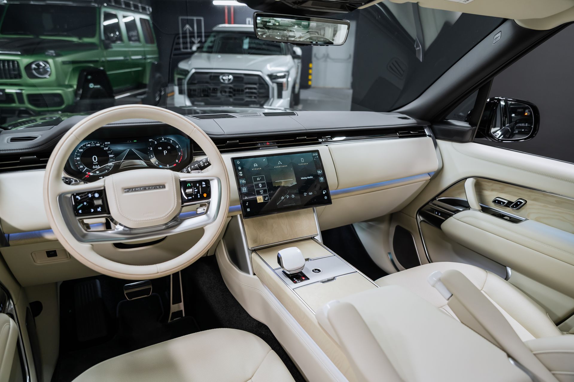 Серый Land Rover Range Rover SV в Crystal Car под заказ