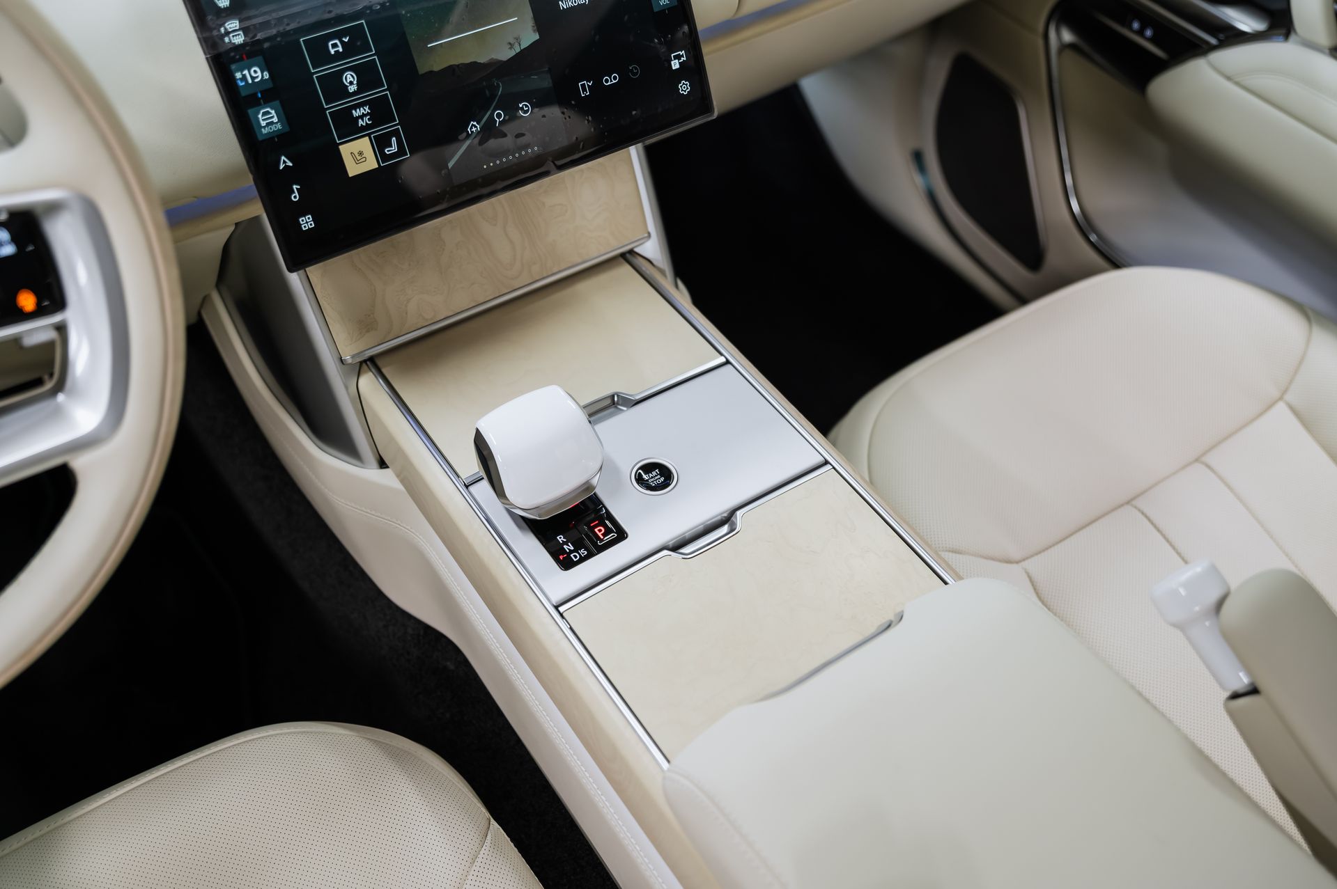 Серый Land Rover Range Rover SV в Crystal Car под заказ