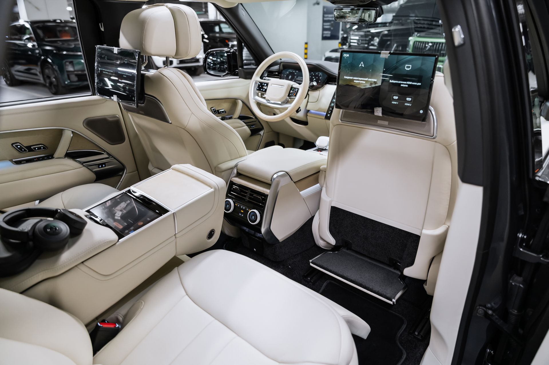 Серый Land Rover Range Rover SV в Crystal Car под заказ