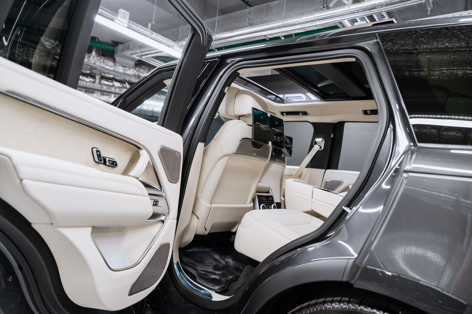 Серый Land Rover Range Rover SV в Crystal Car под заказ
