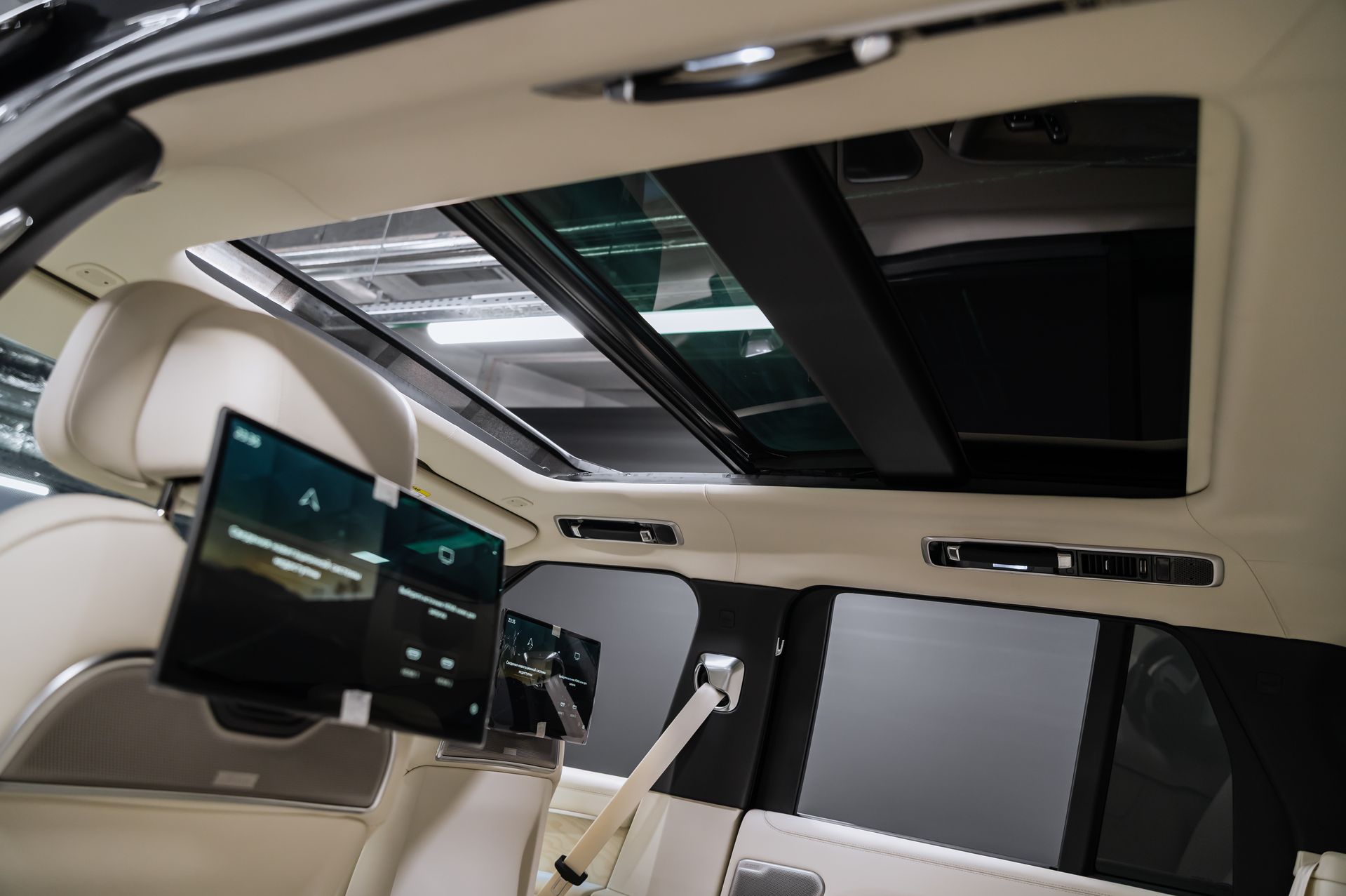 Серый Land Rover Range Rover SV в Crystal Car под заказ