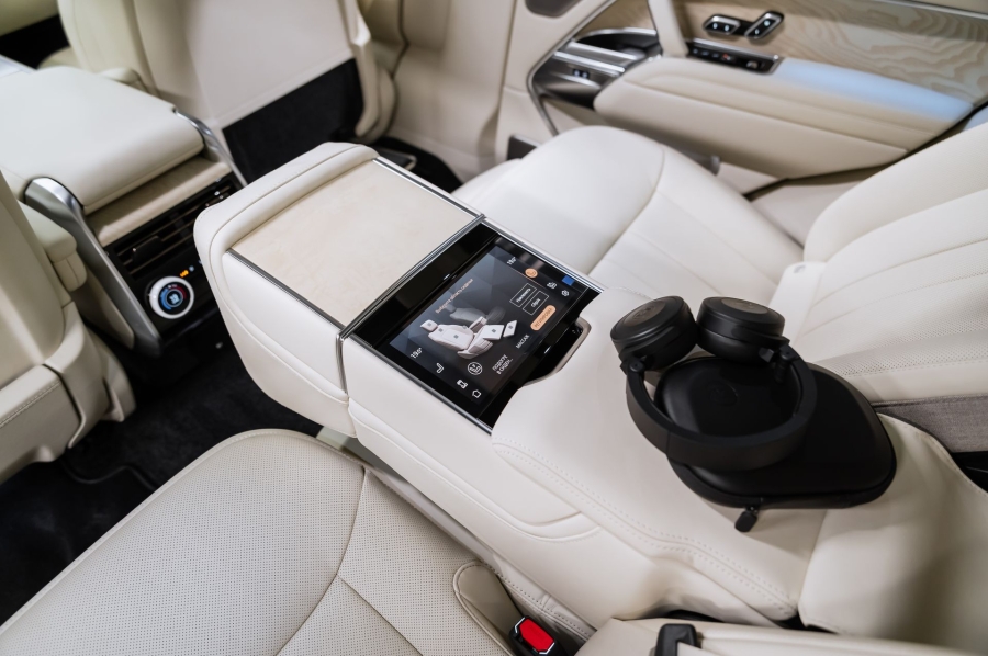 Серый Land Rover Range Rover SV в Crystal Car под заказ