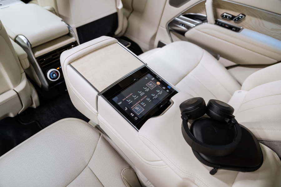 Серый Land Rover Range Rover SV в Crystal Car под заказ