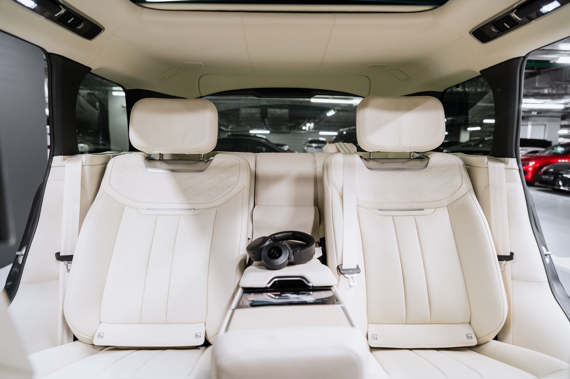 Серый Land Rover Range Rover SV в Crystal Car под заказ