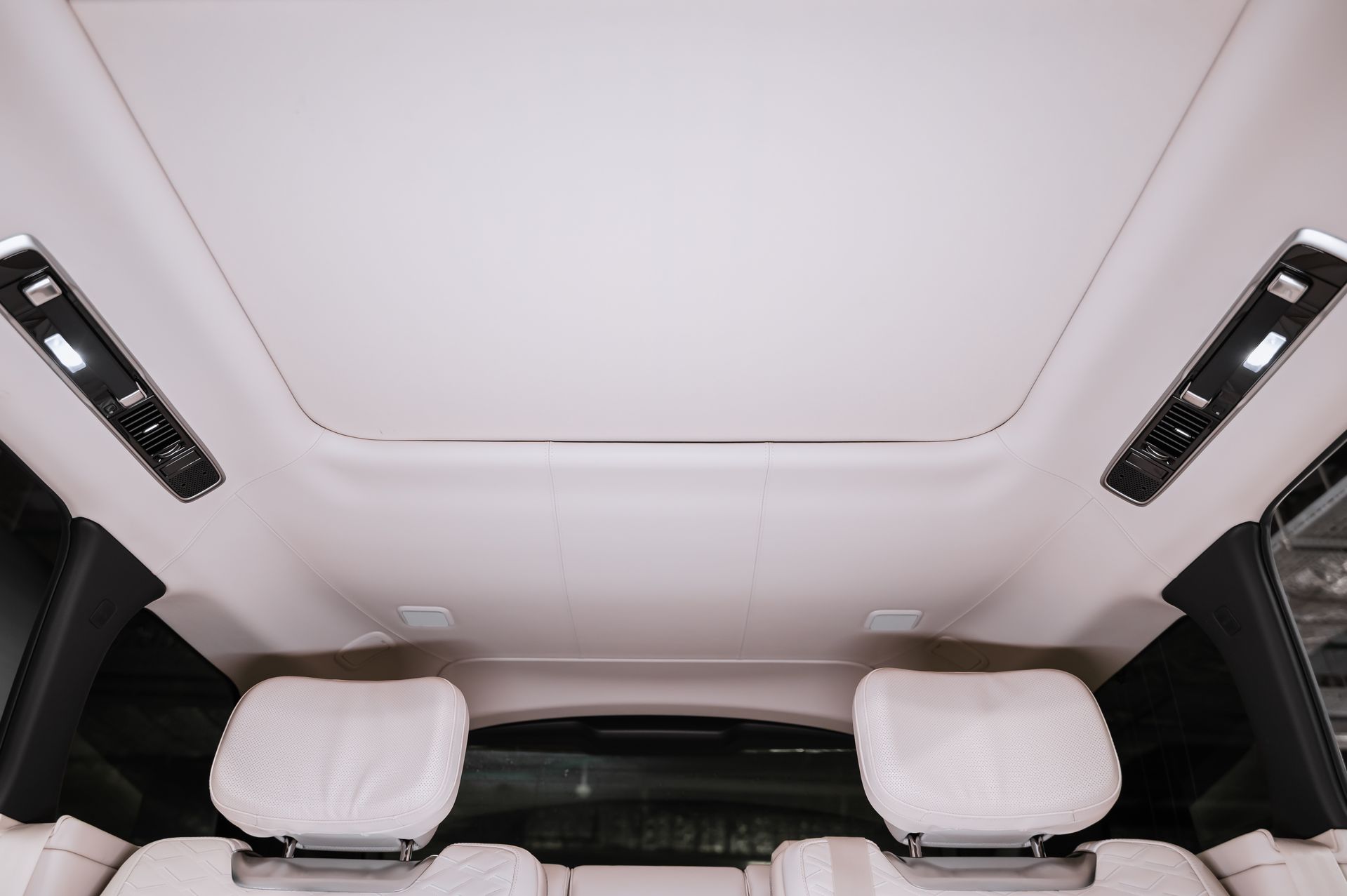 Серый Land Rover Range Rover SV в Crystal Car под заказ