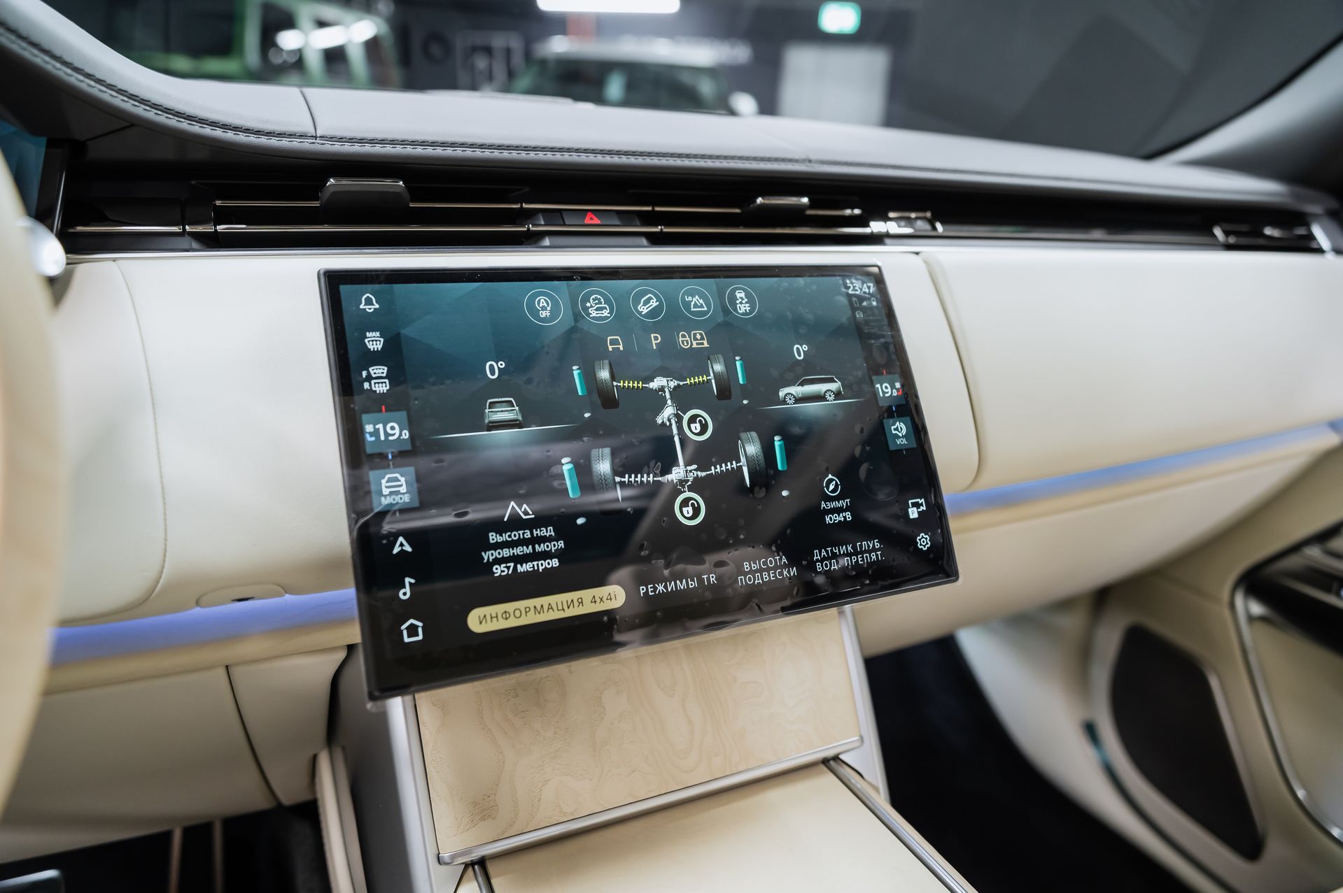 Серый Land Rover Range Rover SV в Crystal Car под заказ