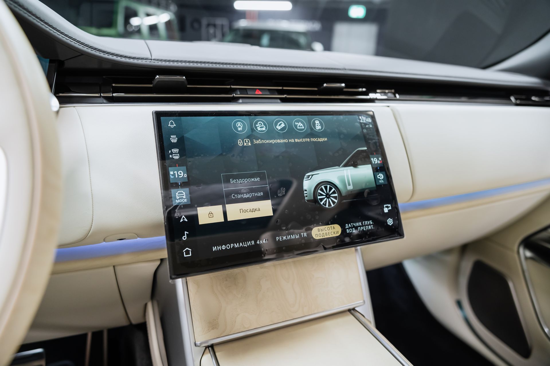 Серый Land Rover Range Rover SV в Crystal Car под заказ