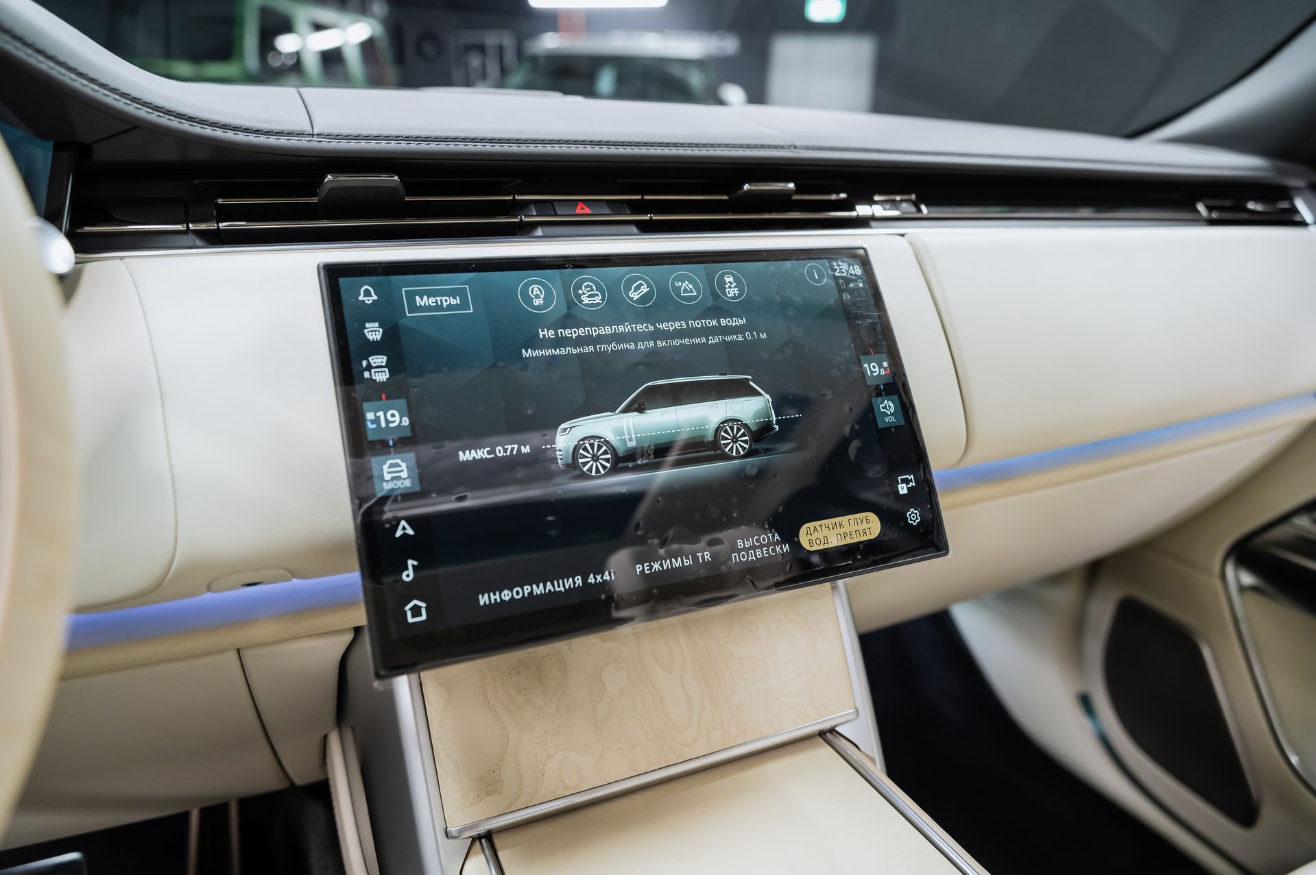 Серый Land Rover Range Rover SV в Crystal Car под заказ